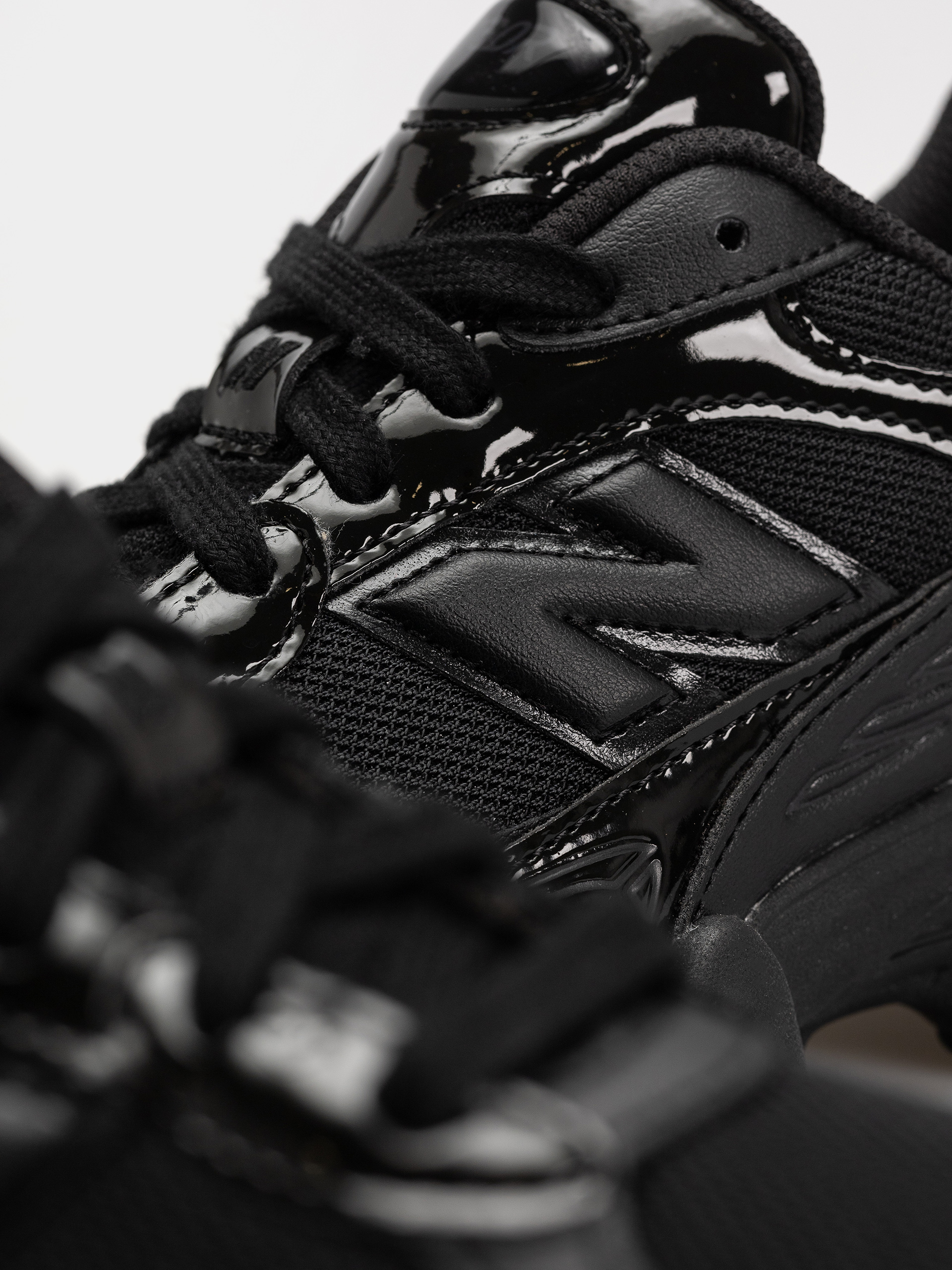 New Balance 9060 Shoes (black/black)