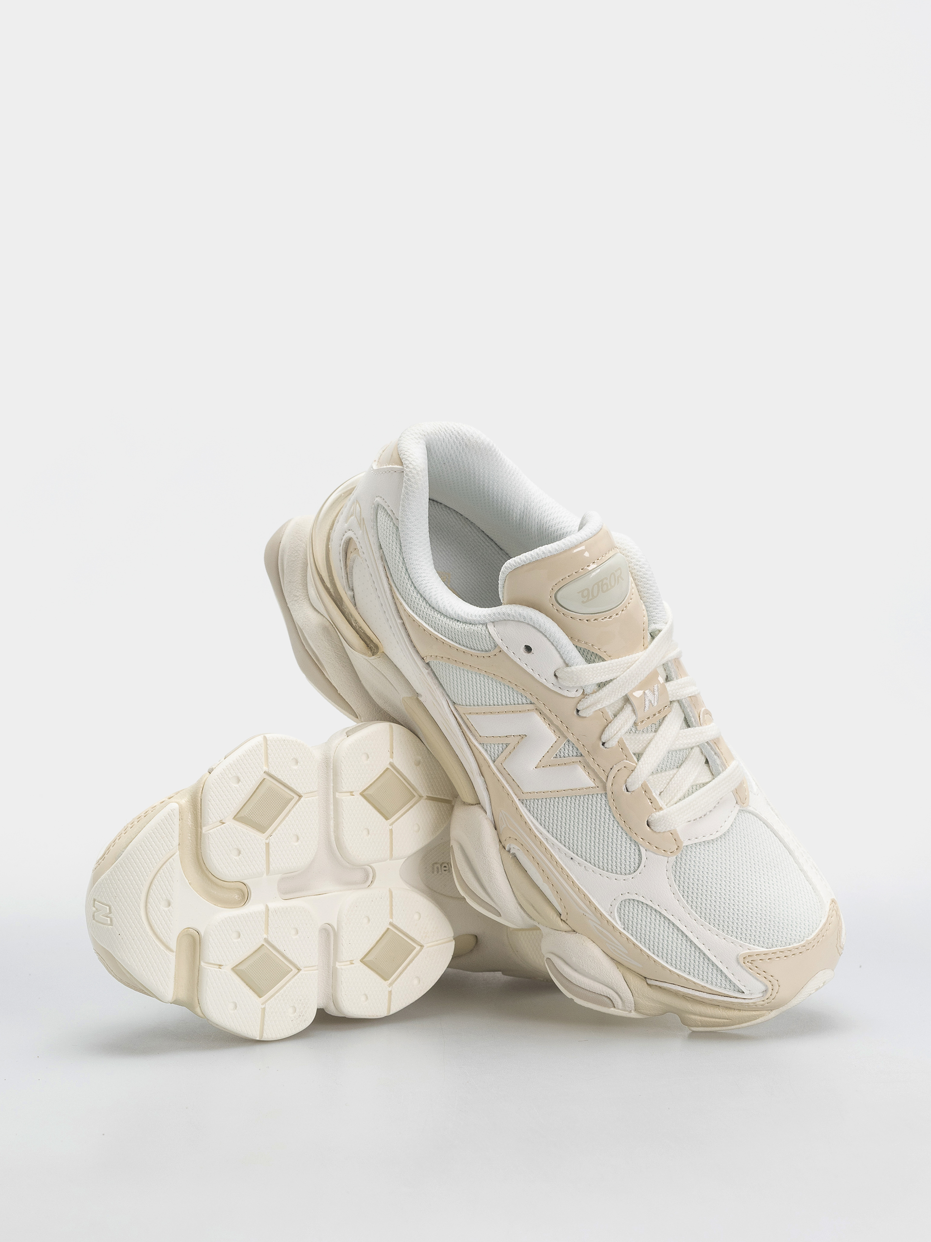 New Balance 9060 Shoes (bone/sea salt)