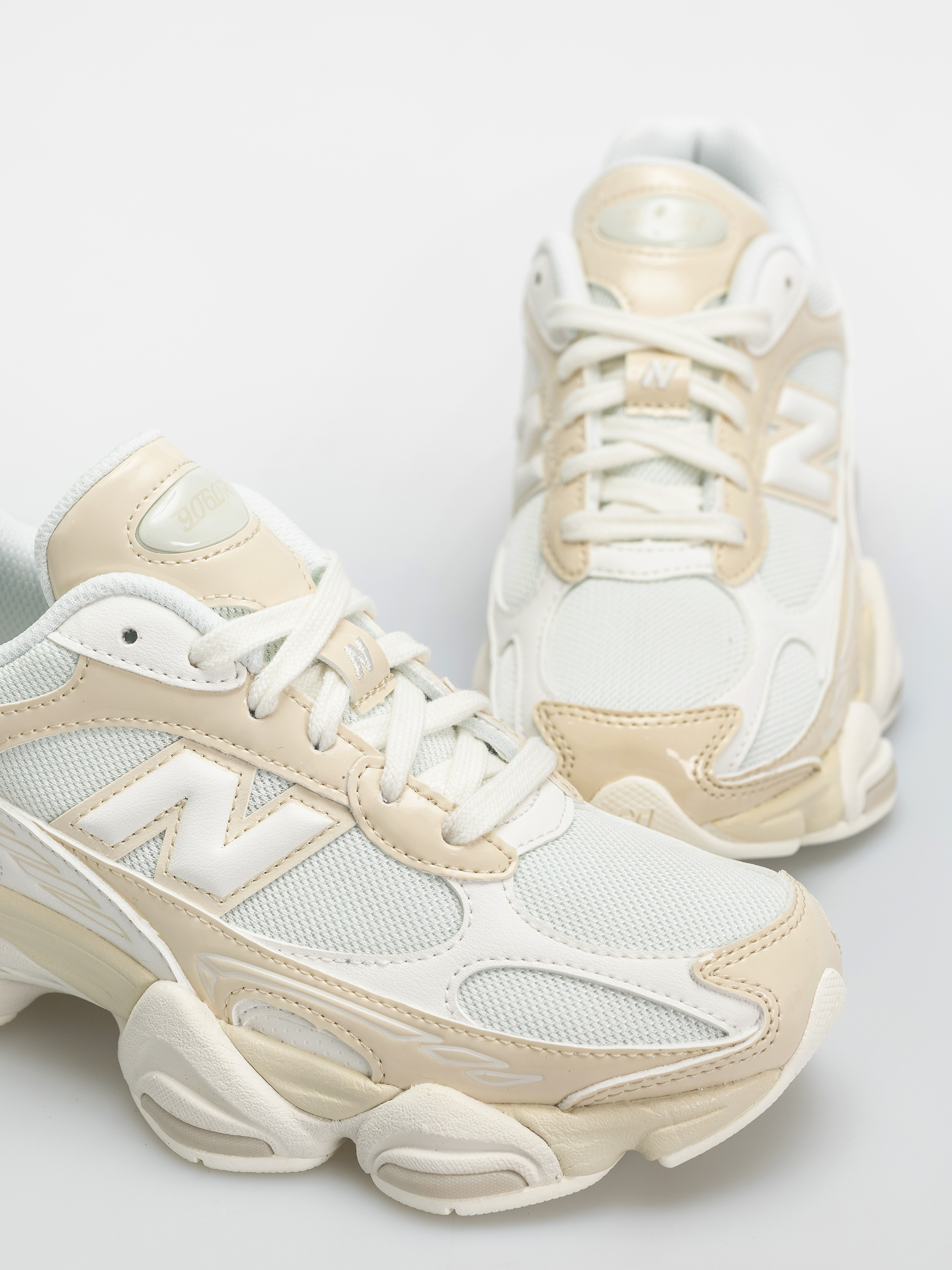 New Balance 9060 Shoes (bone/sea salt)