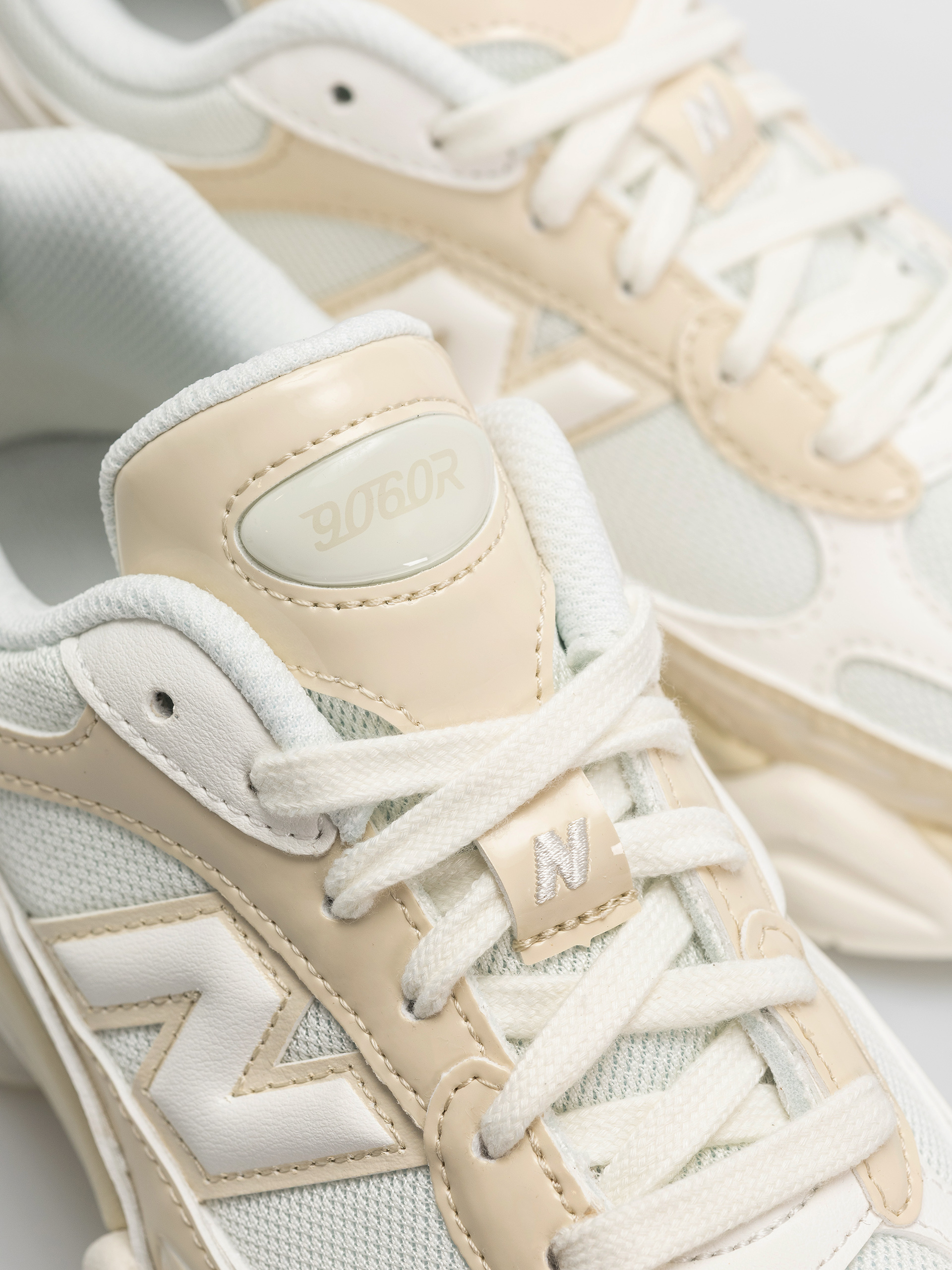 New Balance 9060 Shoes (bone/sea salt)