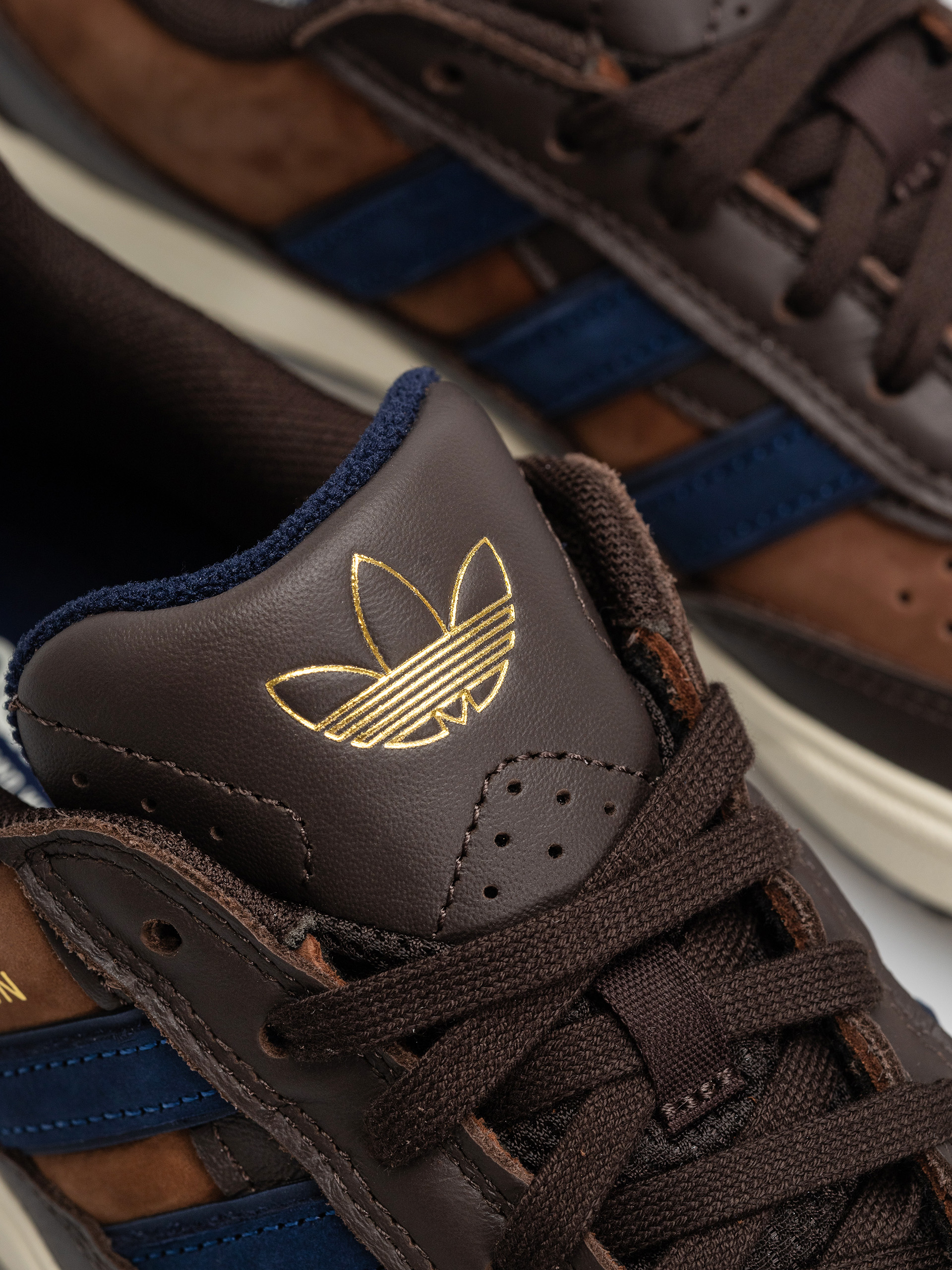 adidas Tyshawn II Shoes (auco/dkblue/prebrn)