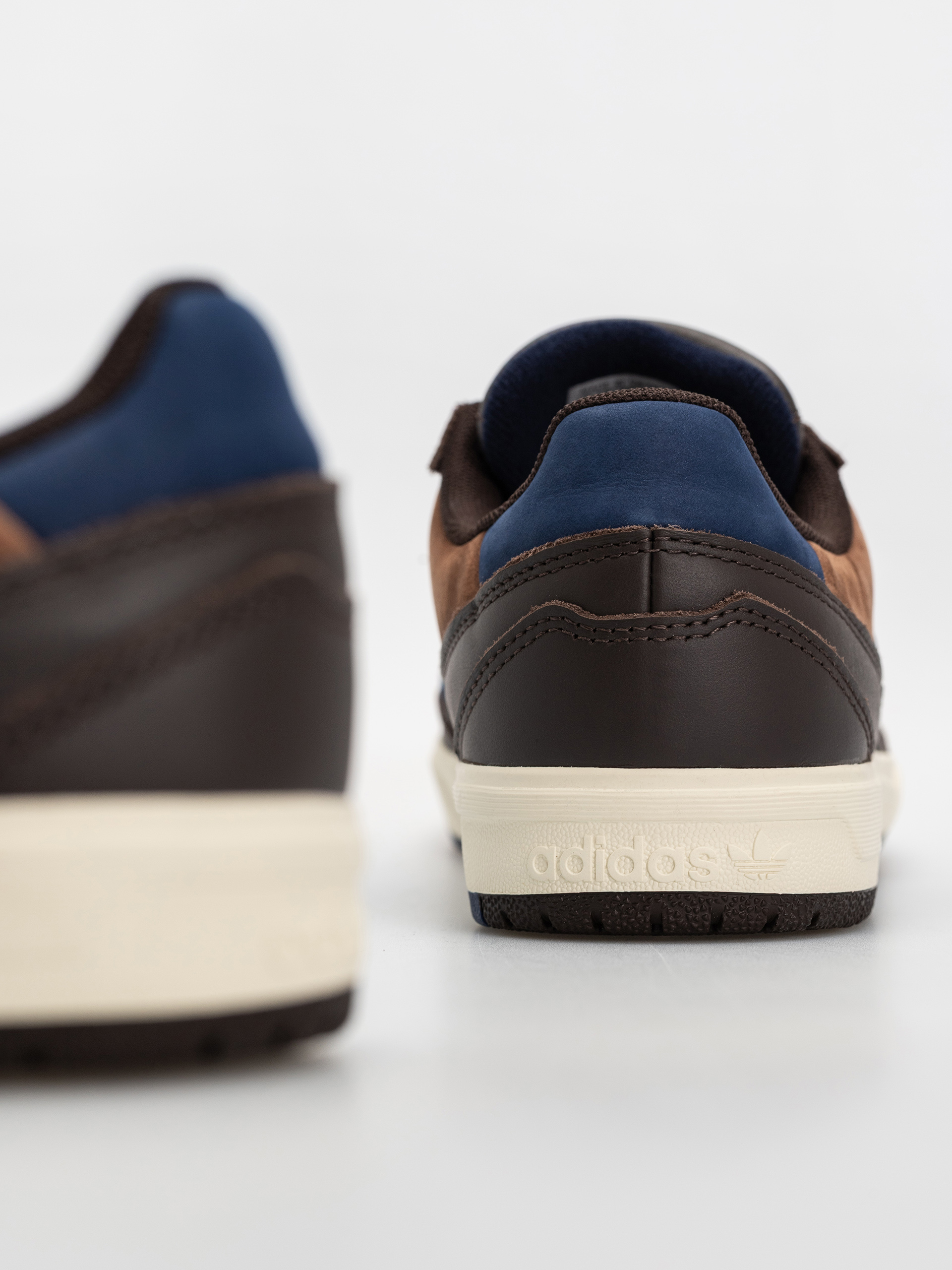 adidas Tyshawn II Shoes (auco/dkblue/prebrn)