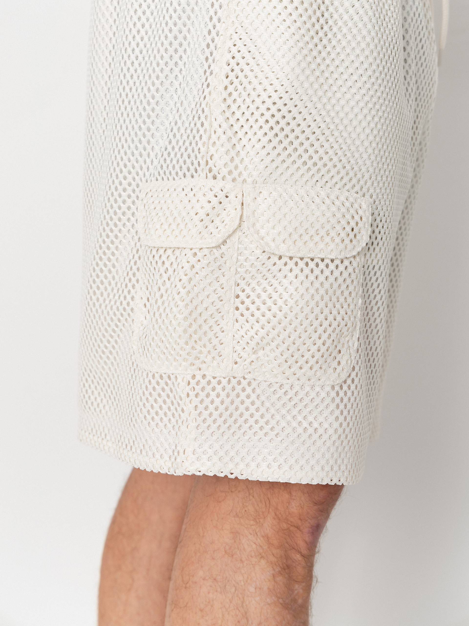 The North Face Tnf Red Box Mesh Utility Shorts (white dune)