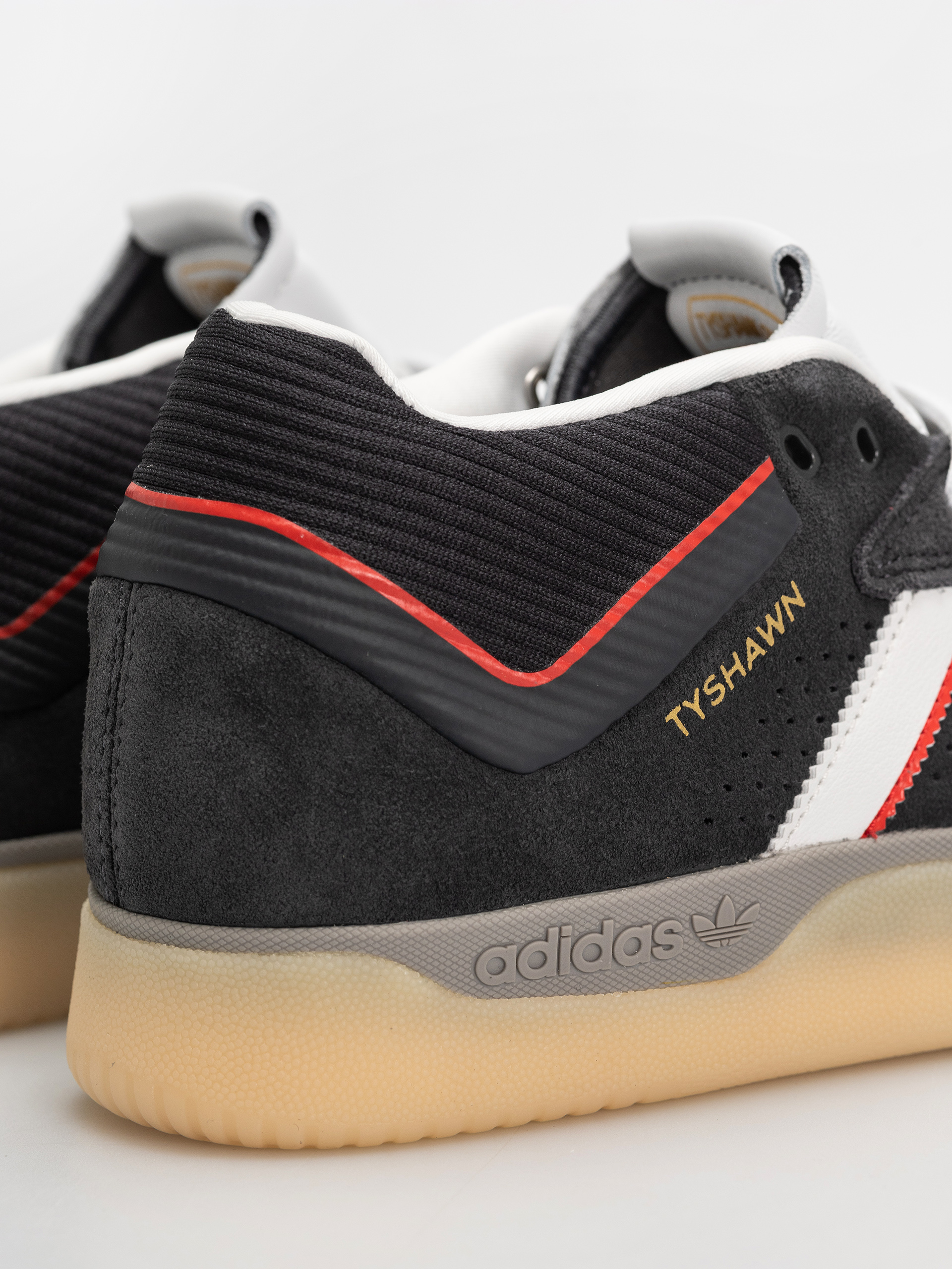 adidas Tyshawn Shoes (carbon/crywht/betsca)