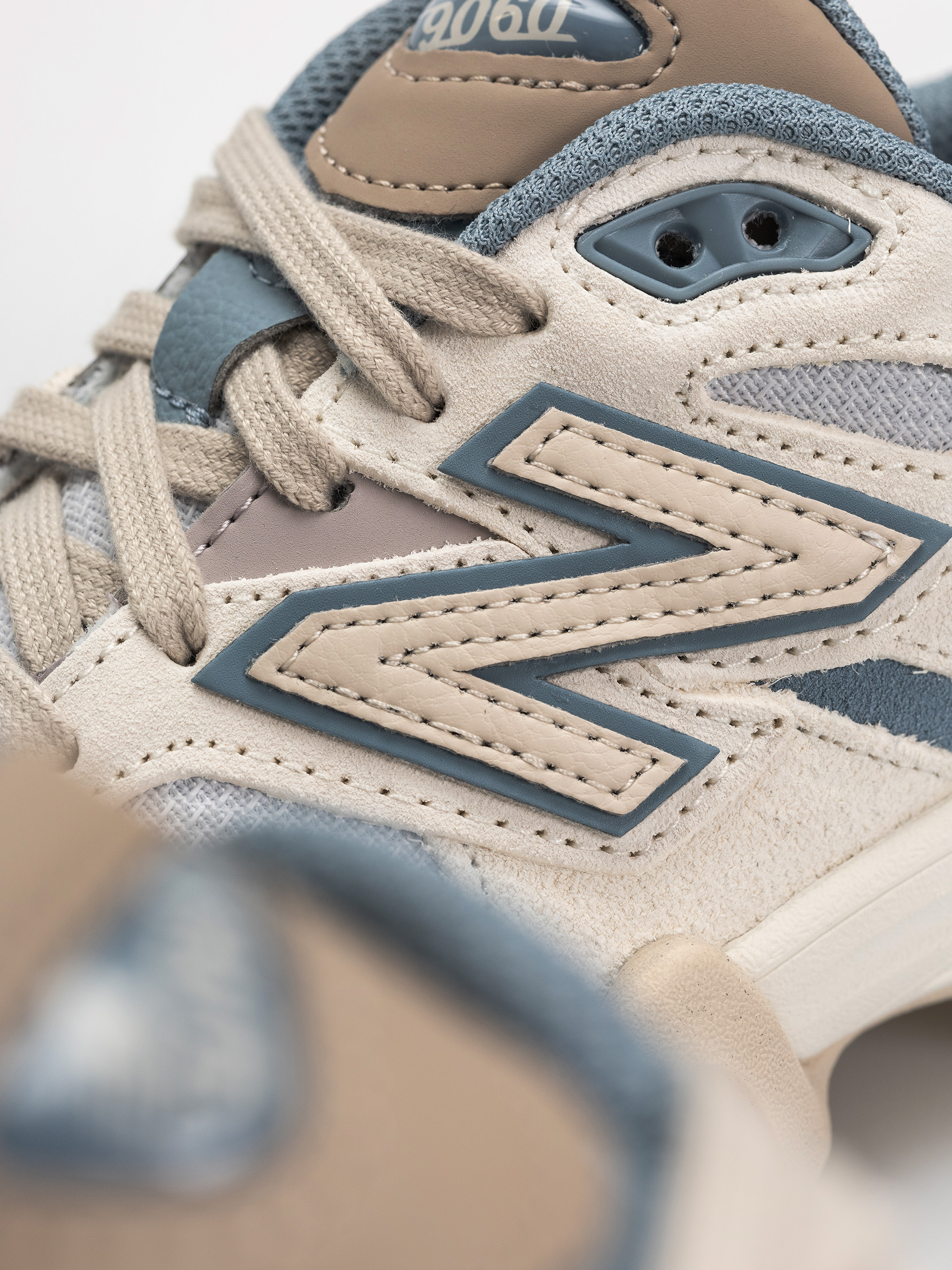 New Balance 9060 Shoes (zinc blue/sea salt)