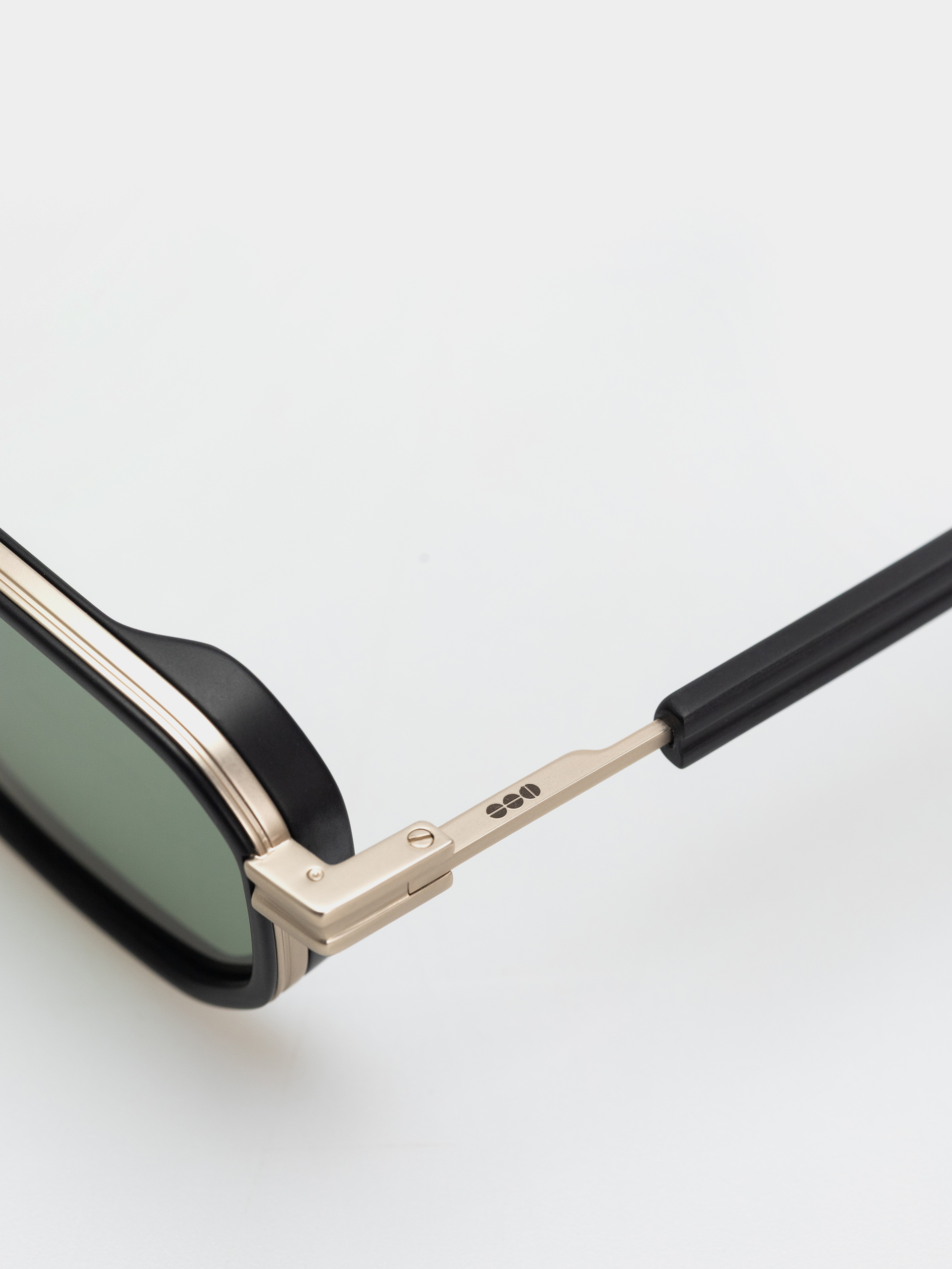 Komono Harvey Sonnenbrille (white gold black)