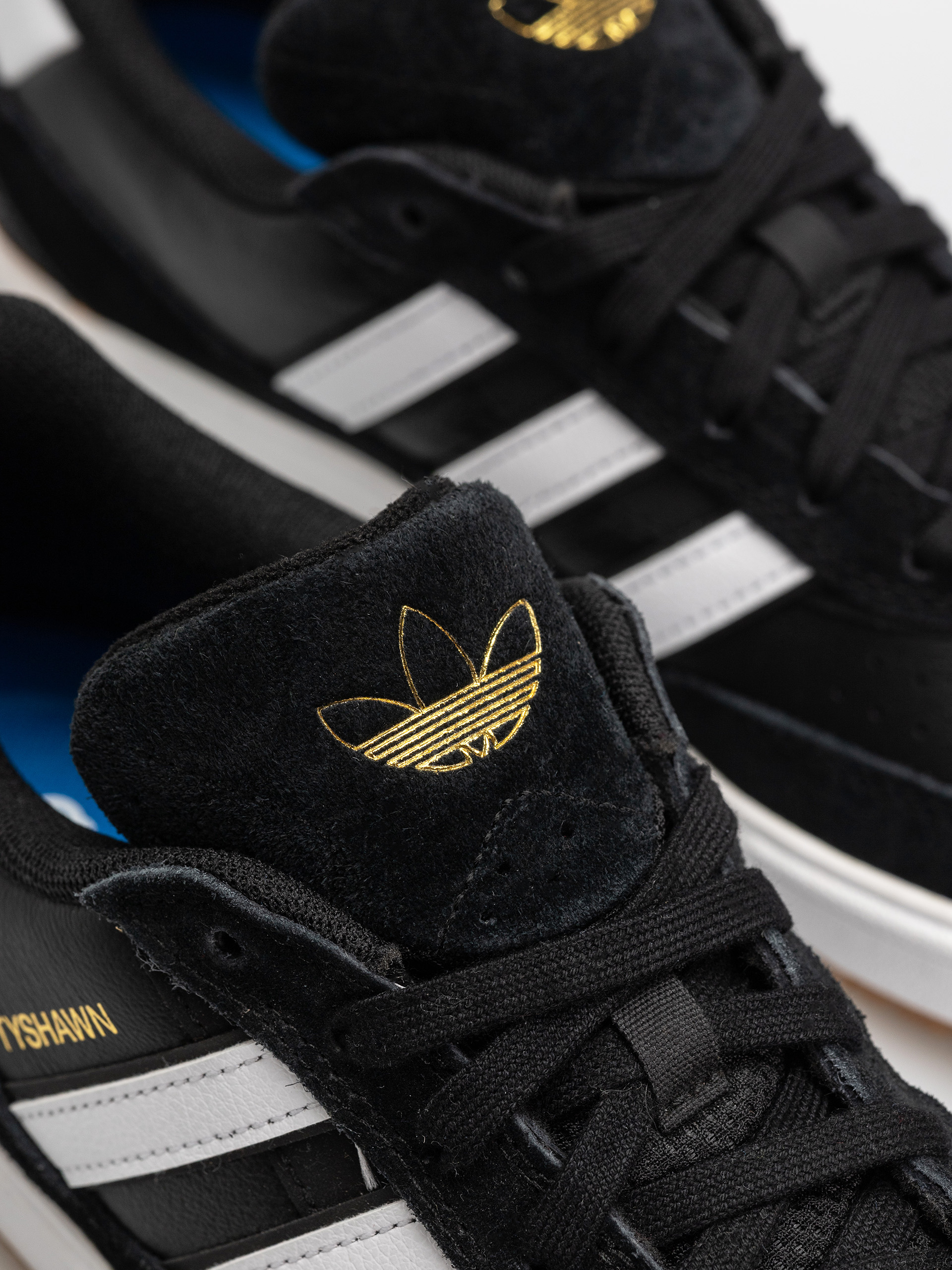 adidas Tyshawn II Shoes (cblack/ftwwht/gum4)