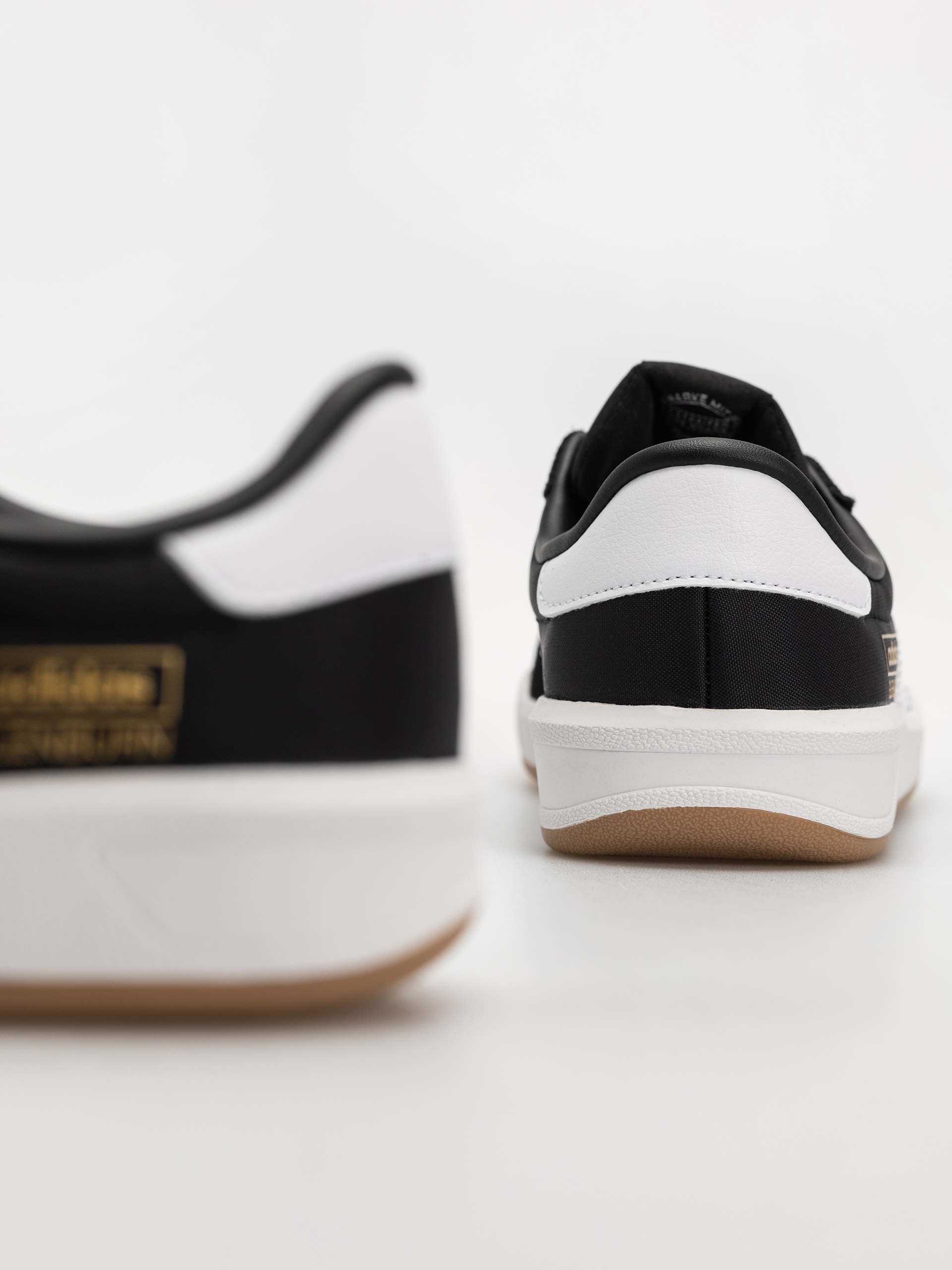 adidas Glenburn Shoes (cblack/ftwwht/gum4)