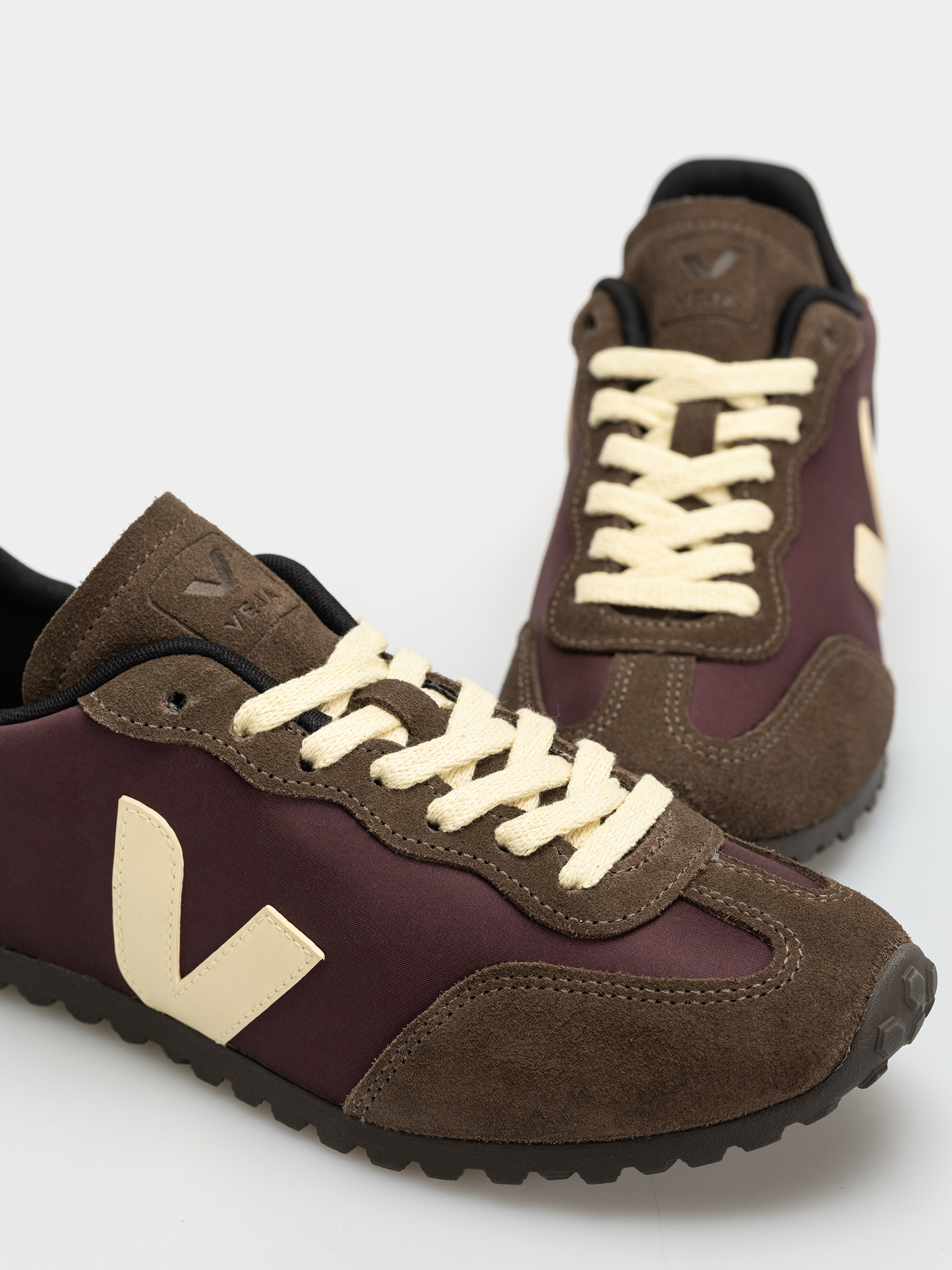 Veja Gt Wmn Shoes (amarante butter)