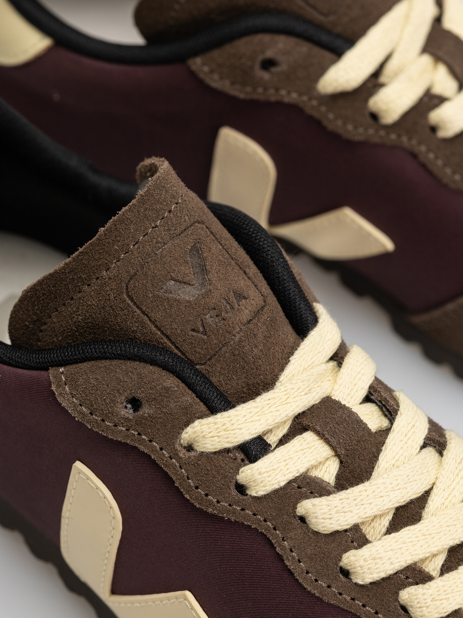 Veja Gt Wmn Shoes (amarante butter)