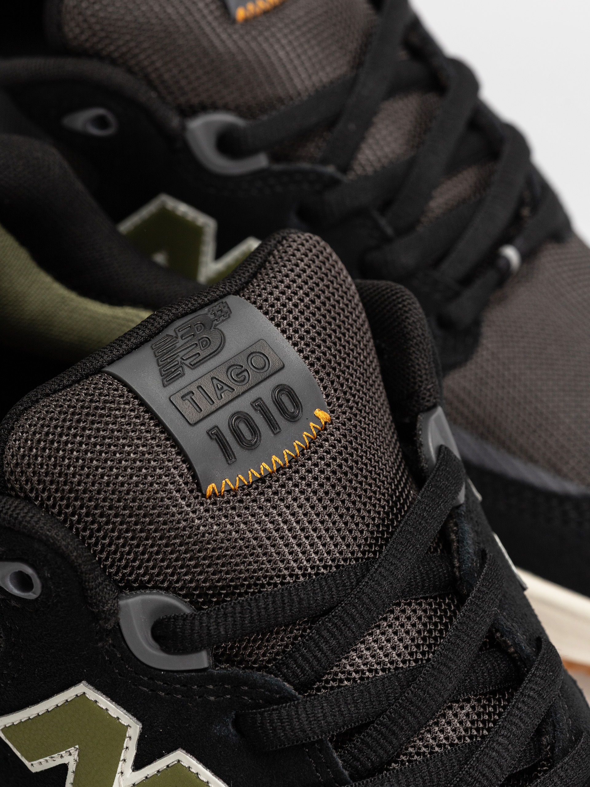 New Balance 1010 Schuhe (black/dark olivine)