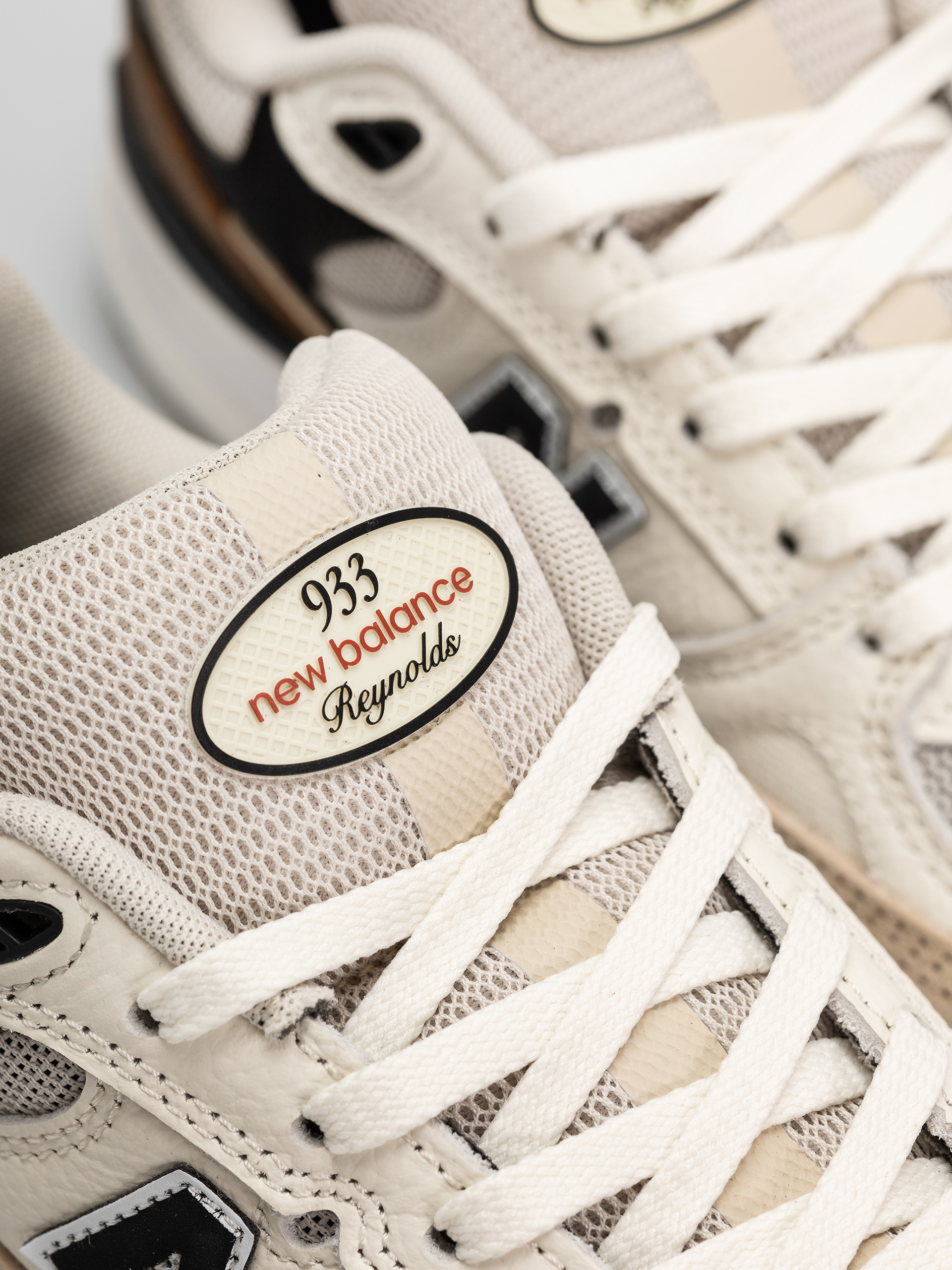 New Balance 933 Shoes (quicksand/sea salt)