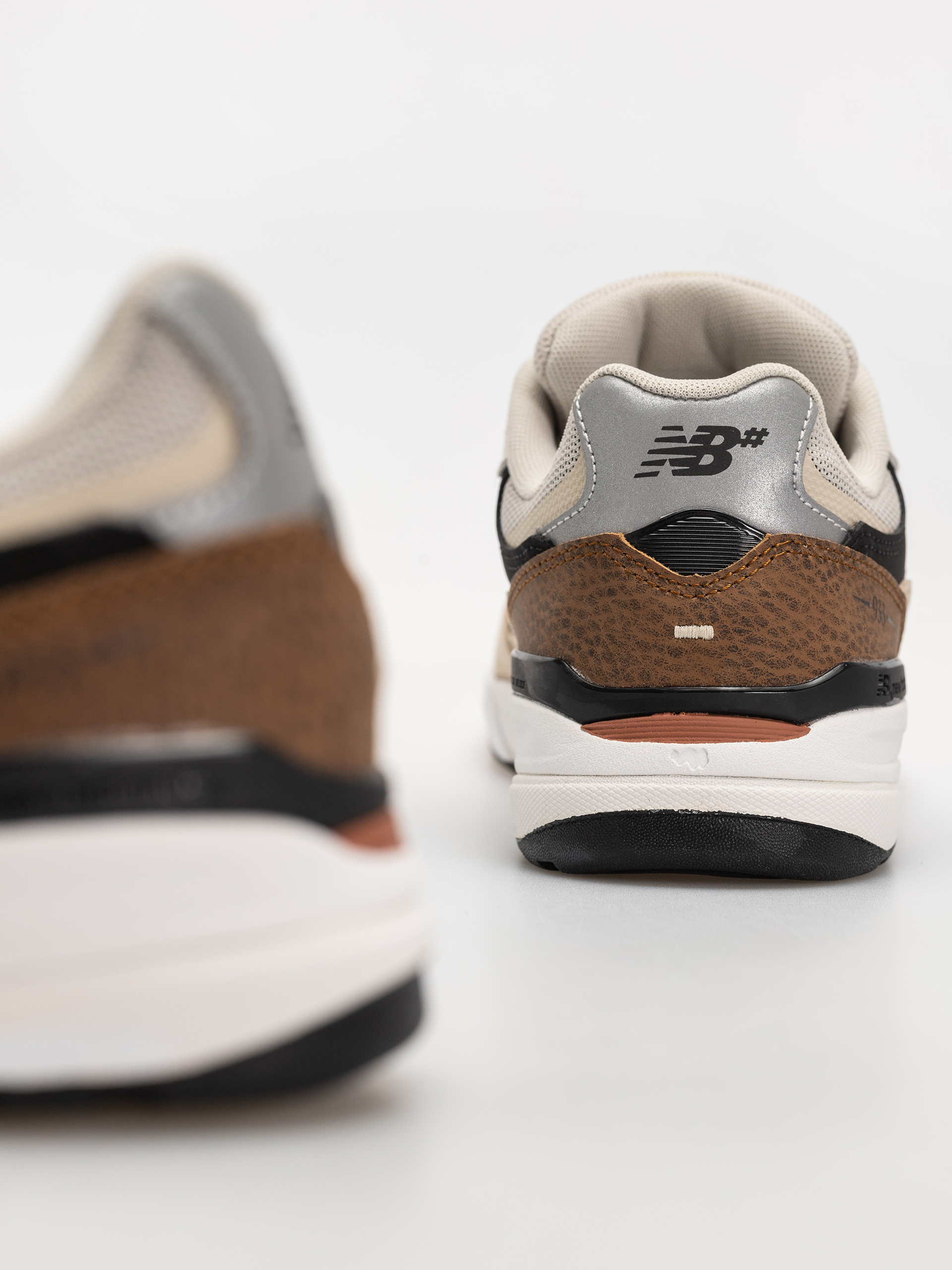 New Balance 933 Shoes (quicksand/sea salt)