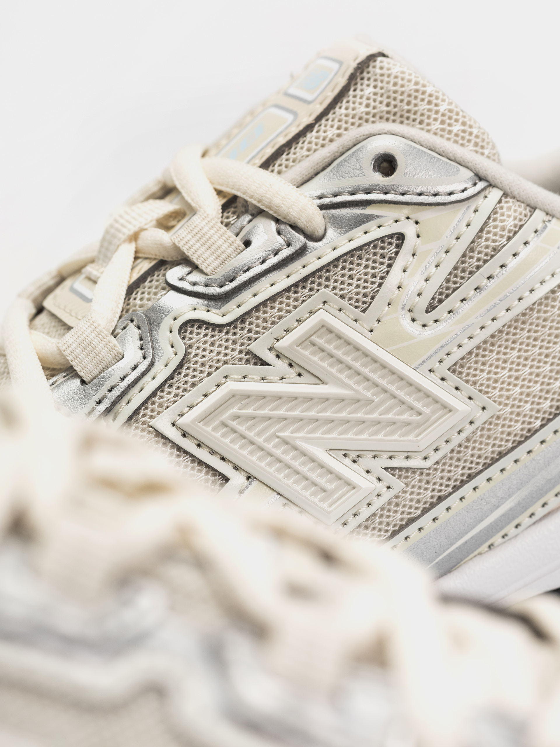 New Balance 740 JR Shoes (turtledove/linen)