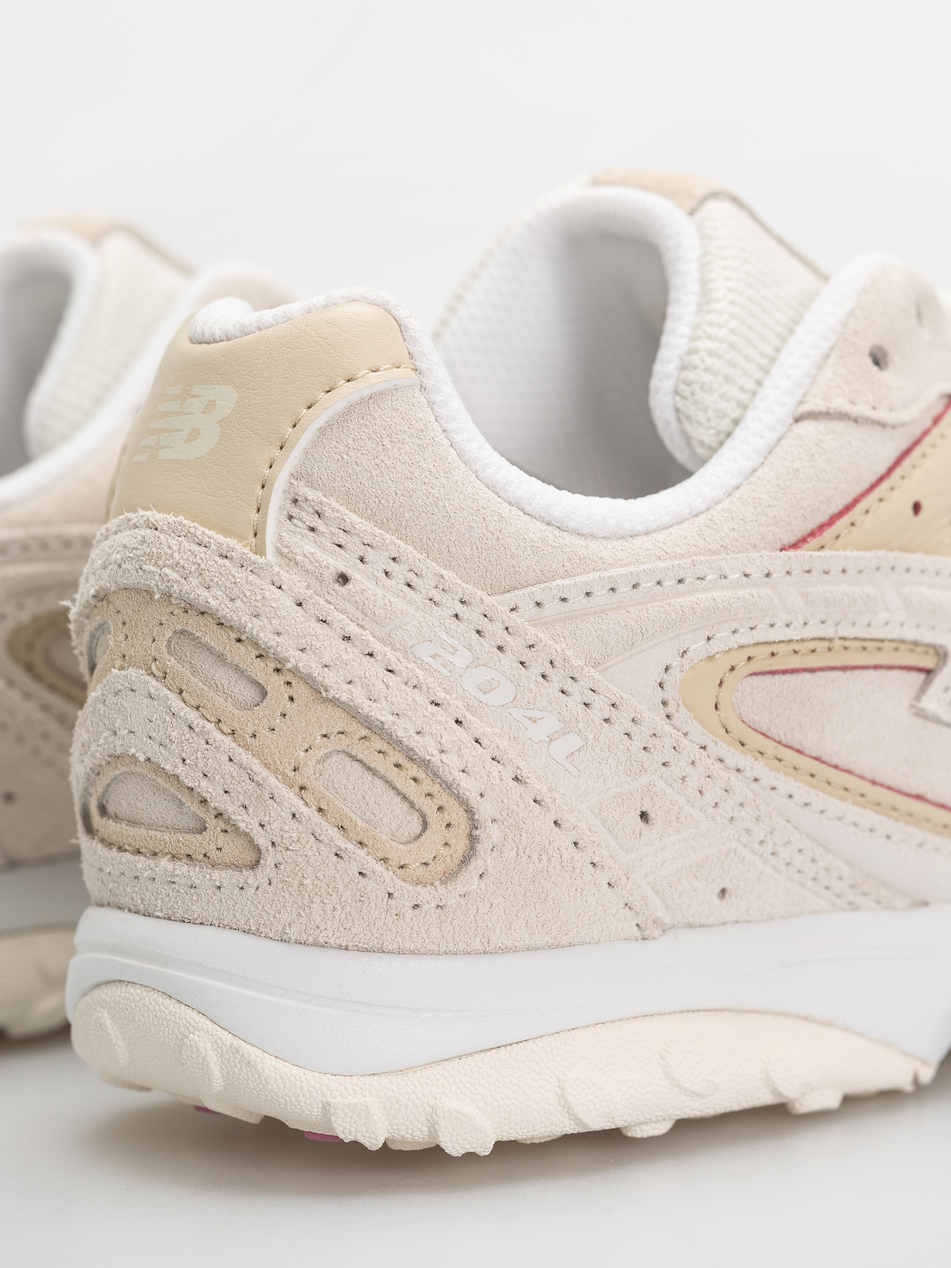 New Balance 204L Shoes (sea salt/bone/pink eraser)