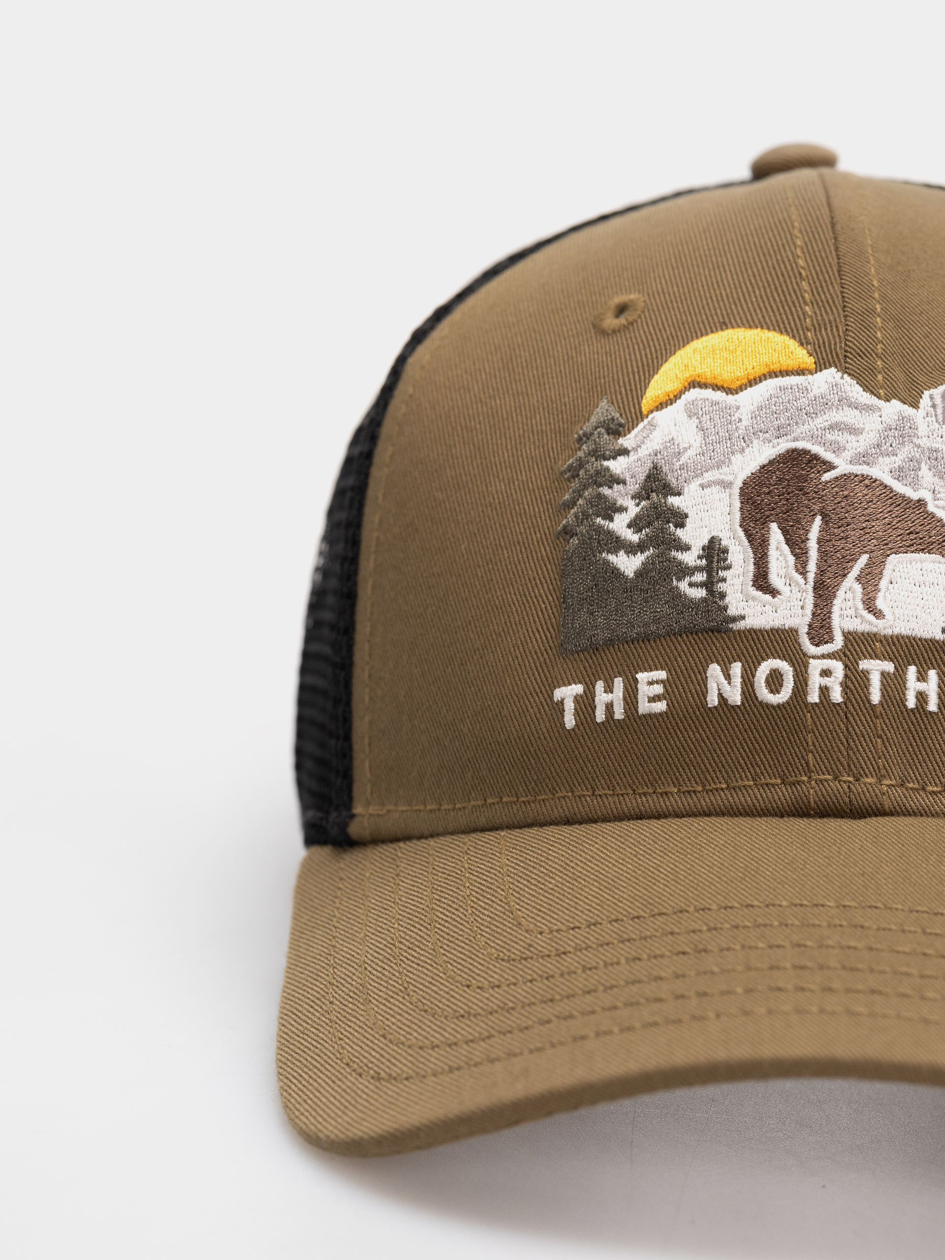 The North Face Embroidered Mudder Trucker Cap (caraway seed/bear graph)