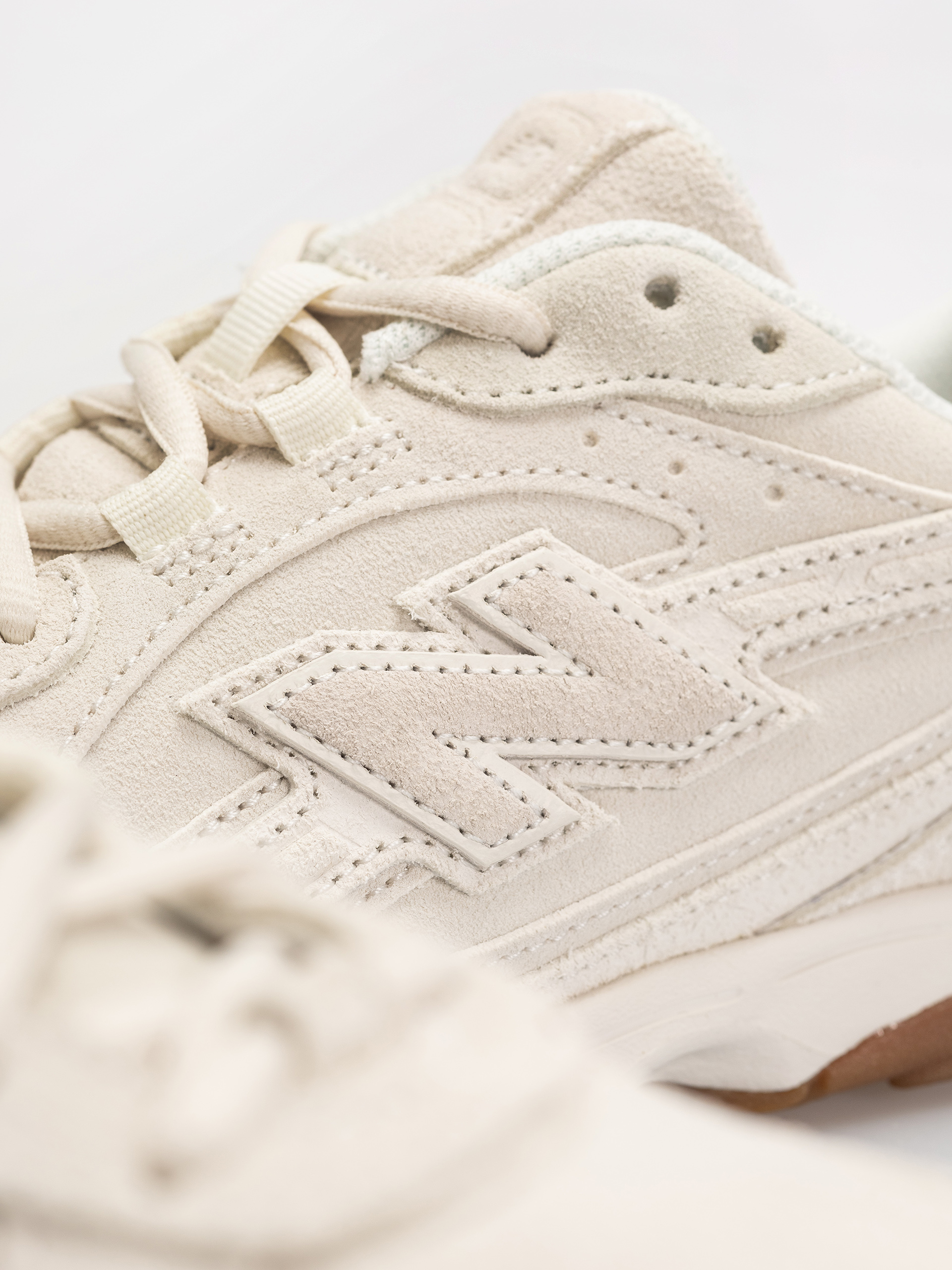 New Balance 204L Shoes (sea salt/sea salt)