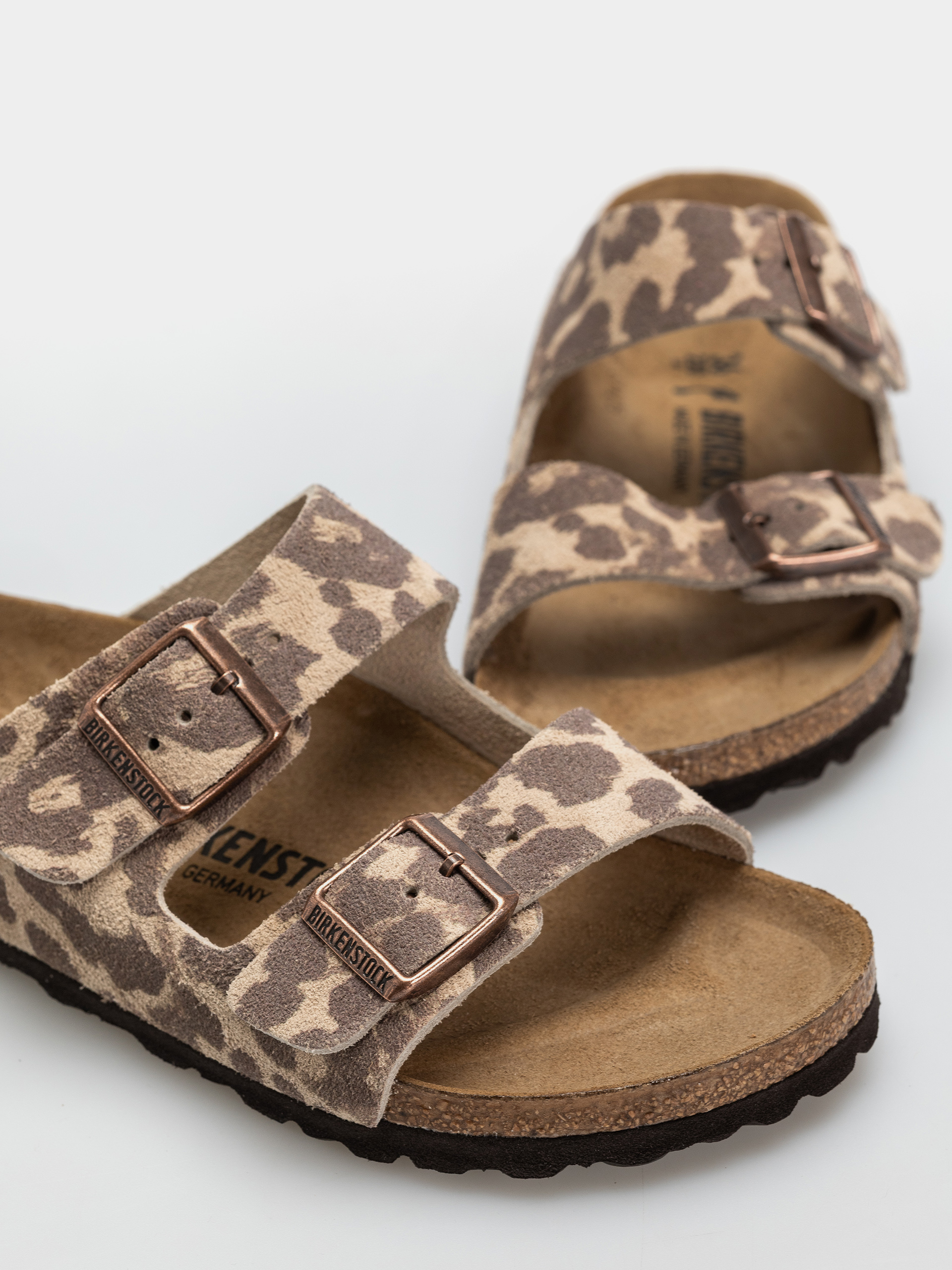 Birkenstock Arizona Suede Leather Narrow Flip Flops (leo sandcastle)