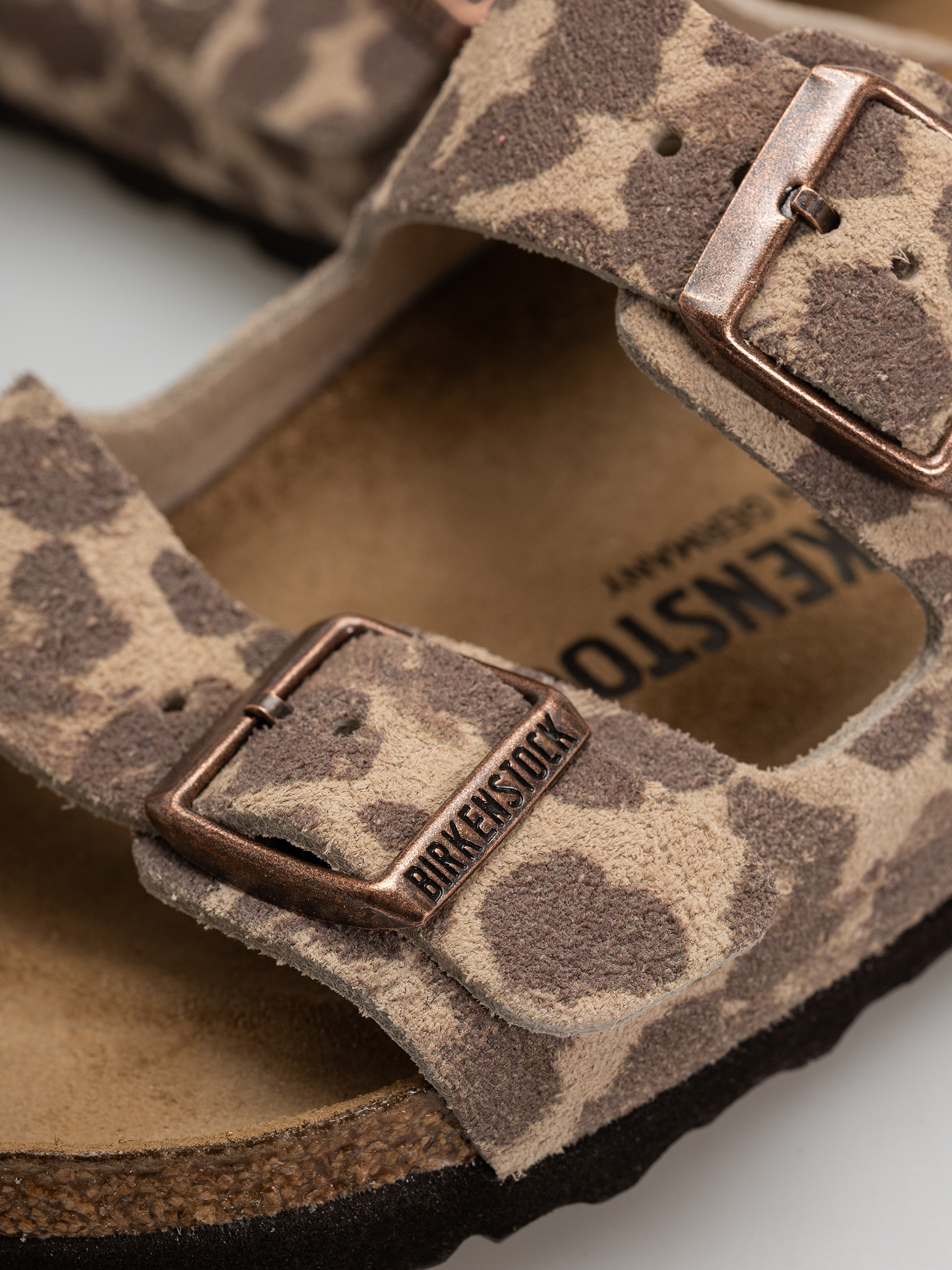 Birkenstock Arizona Suede Leather Narrow Flip-flops (leo sandcastle)