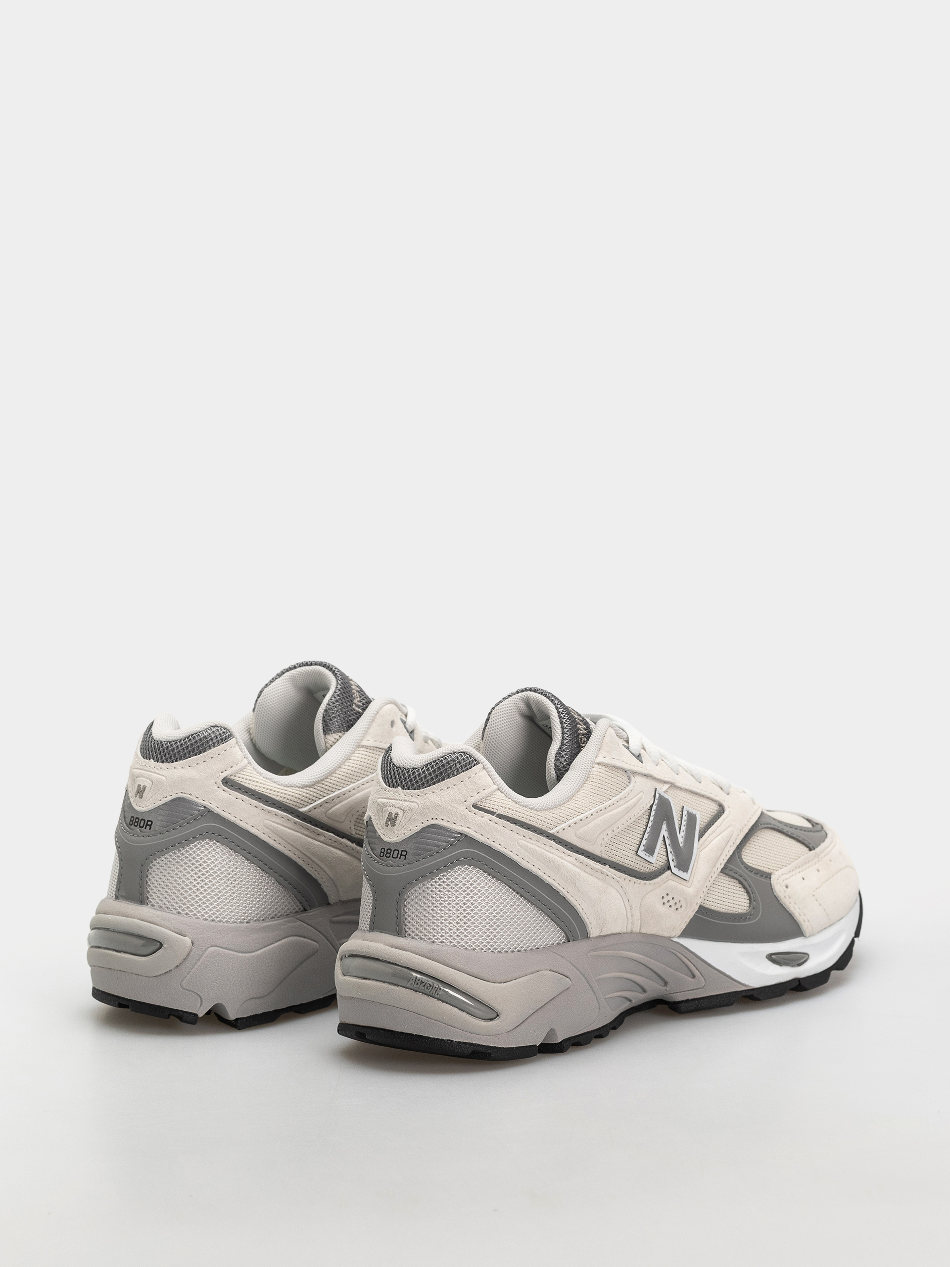 New Balance 880R Shoes (sea salt/slate grey)