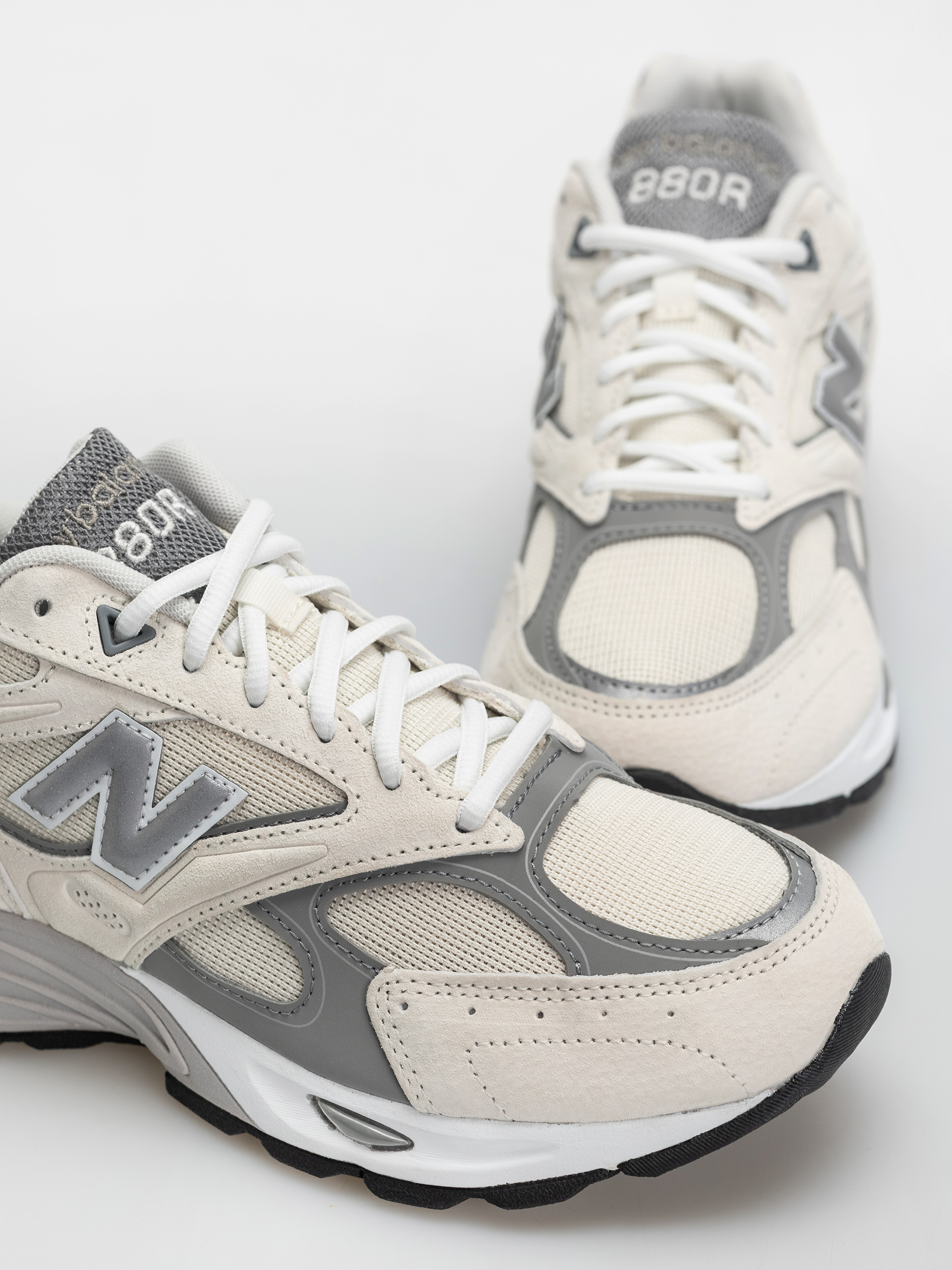 New Balance 880R Schuhe (sea salt/slate grey)