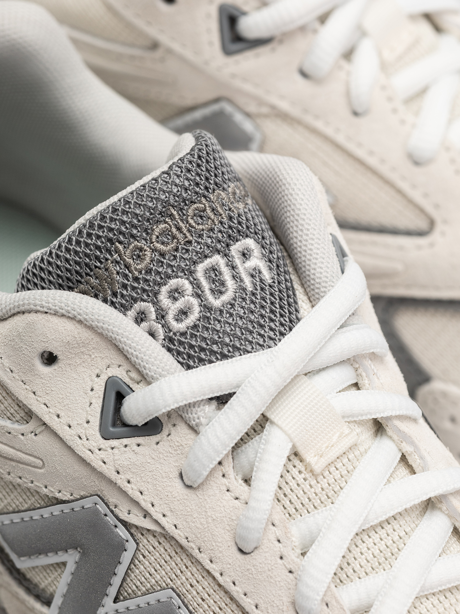 New Balance 880R Schuhe (sea salt/slate grey)