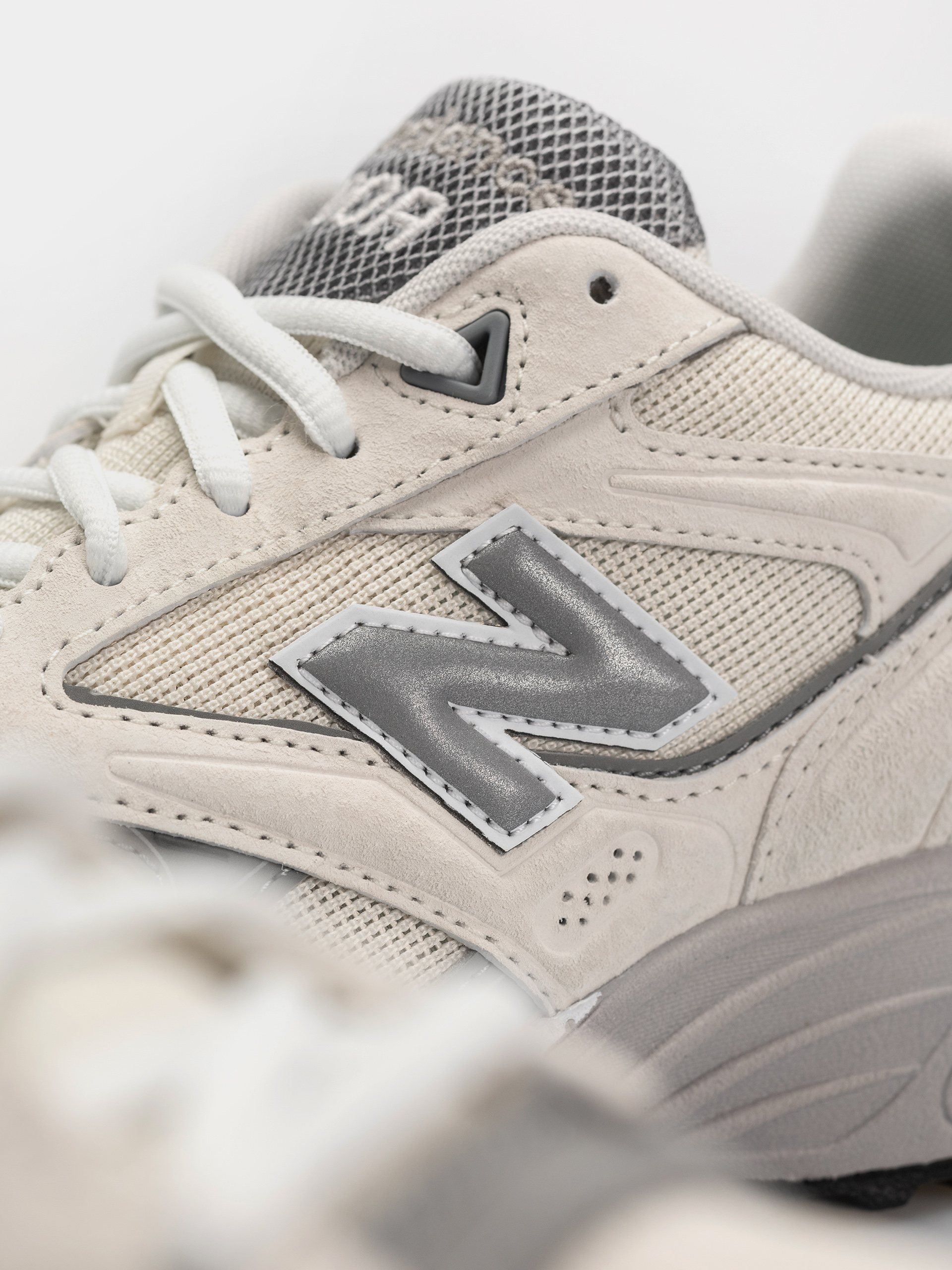 New Balance 880R Shoes (sea salt/slate grey)
