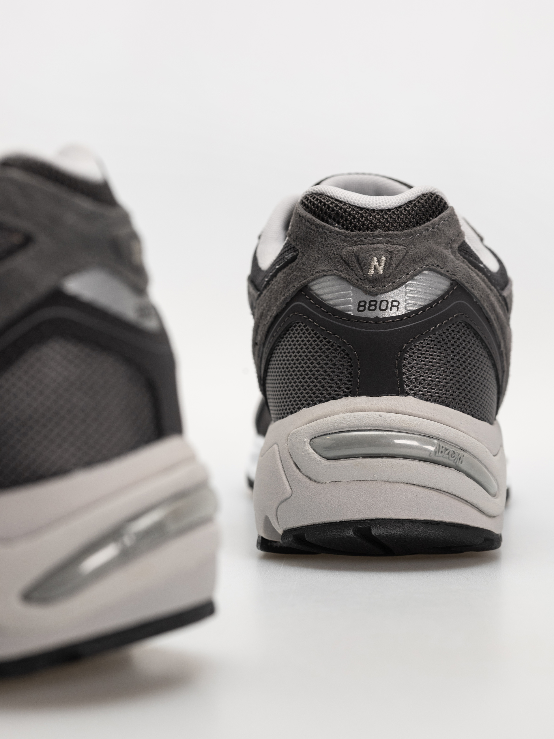 New Balance 880R Shoes (slate grey/magnet)