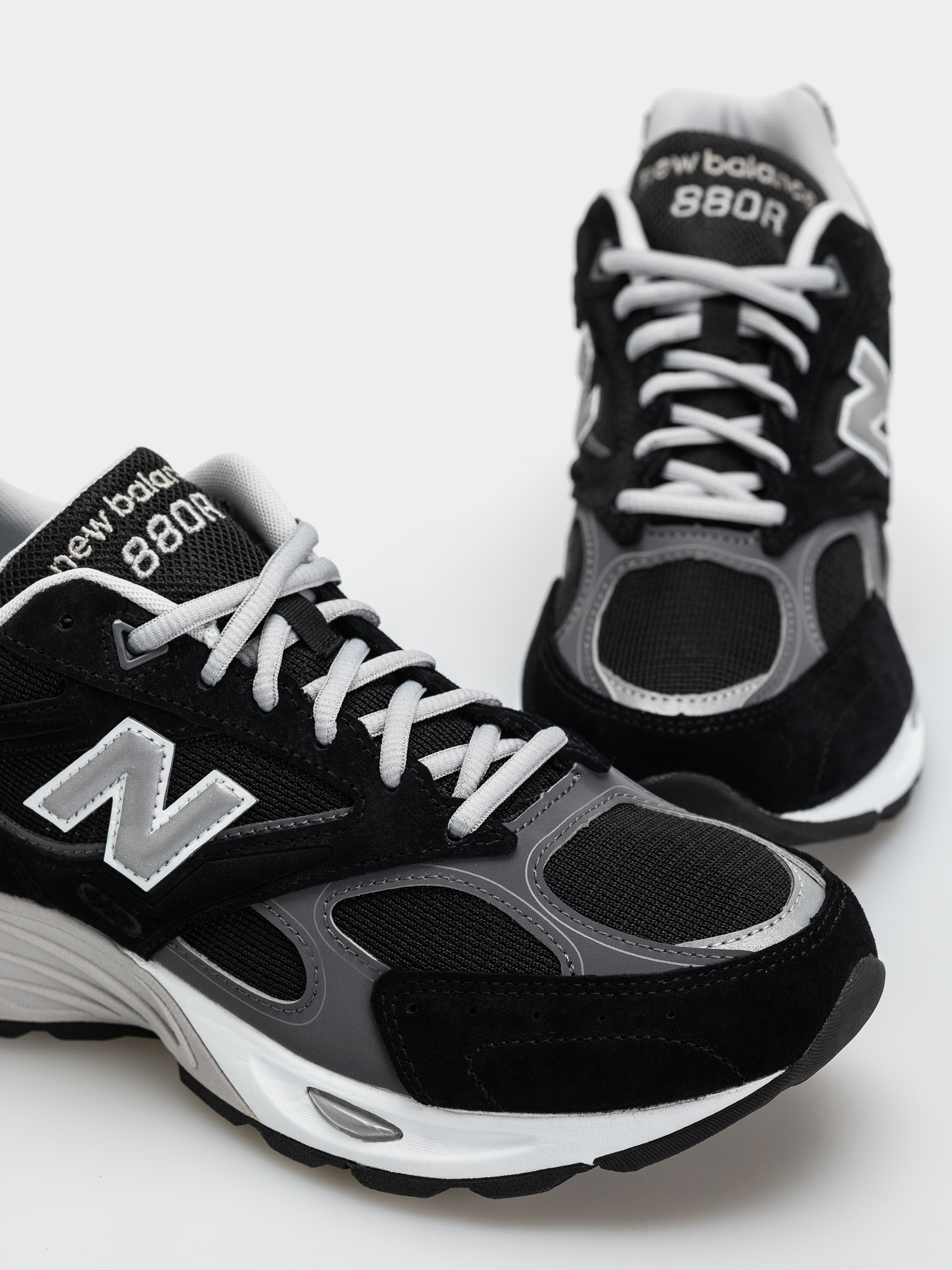 New Balance 880R Shoes (black/castlerock)