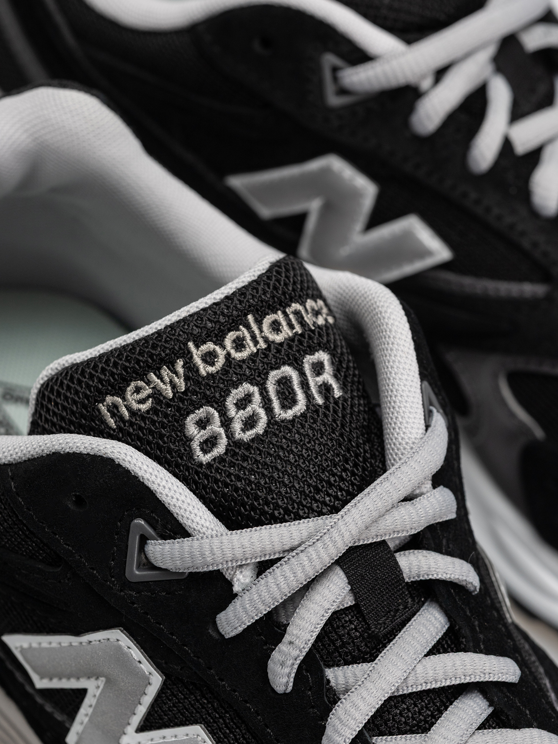 New Balance 880R Schuhe (black/castlerock)