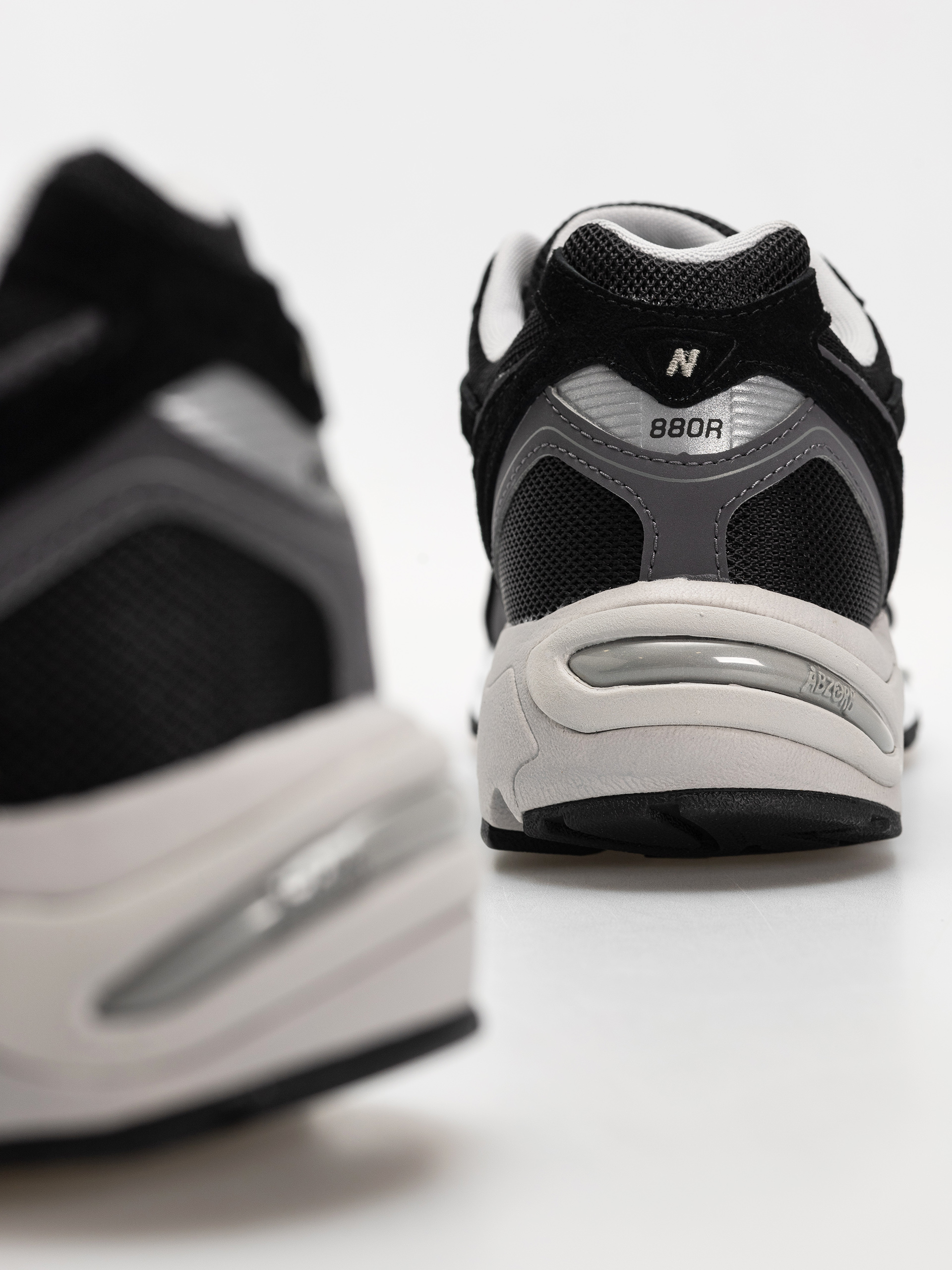 New Balance 880R Shoes (black/castlerock)