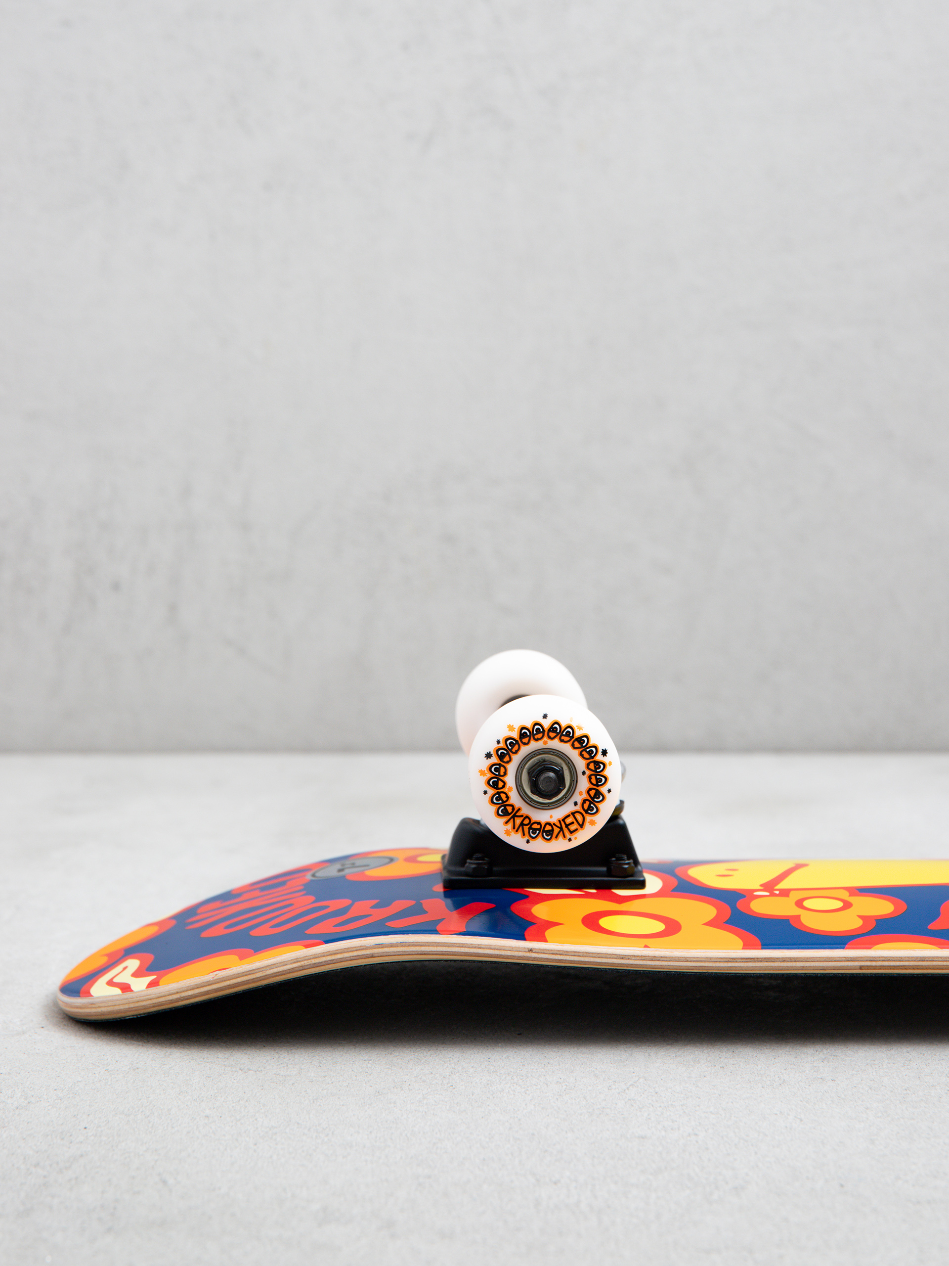 Krooked Shmoo Vibes Skateboard (navy/yellow)