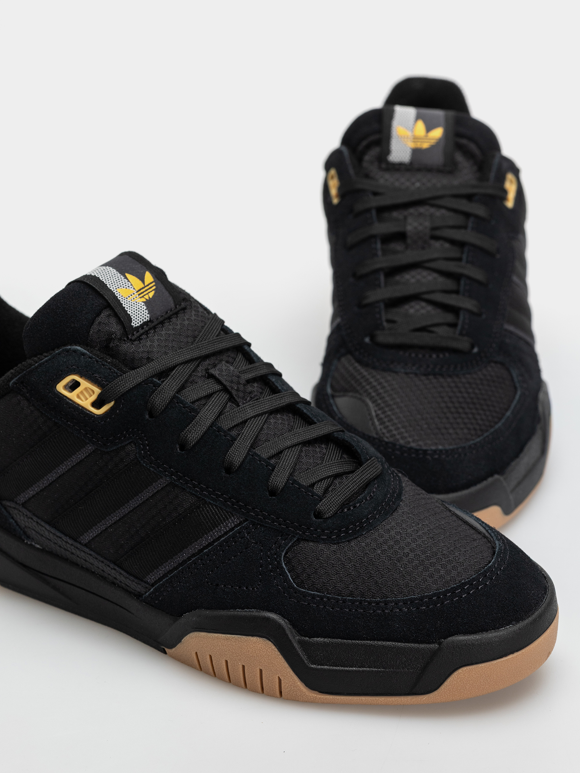 adidas Tekkira Cup Schuhe (carbon/carbon/cblack)