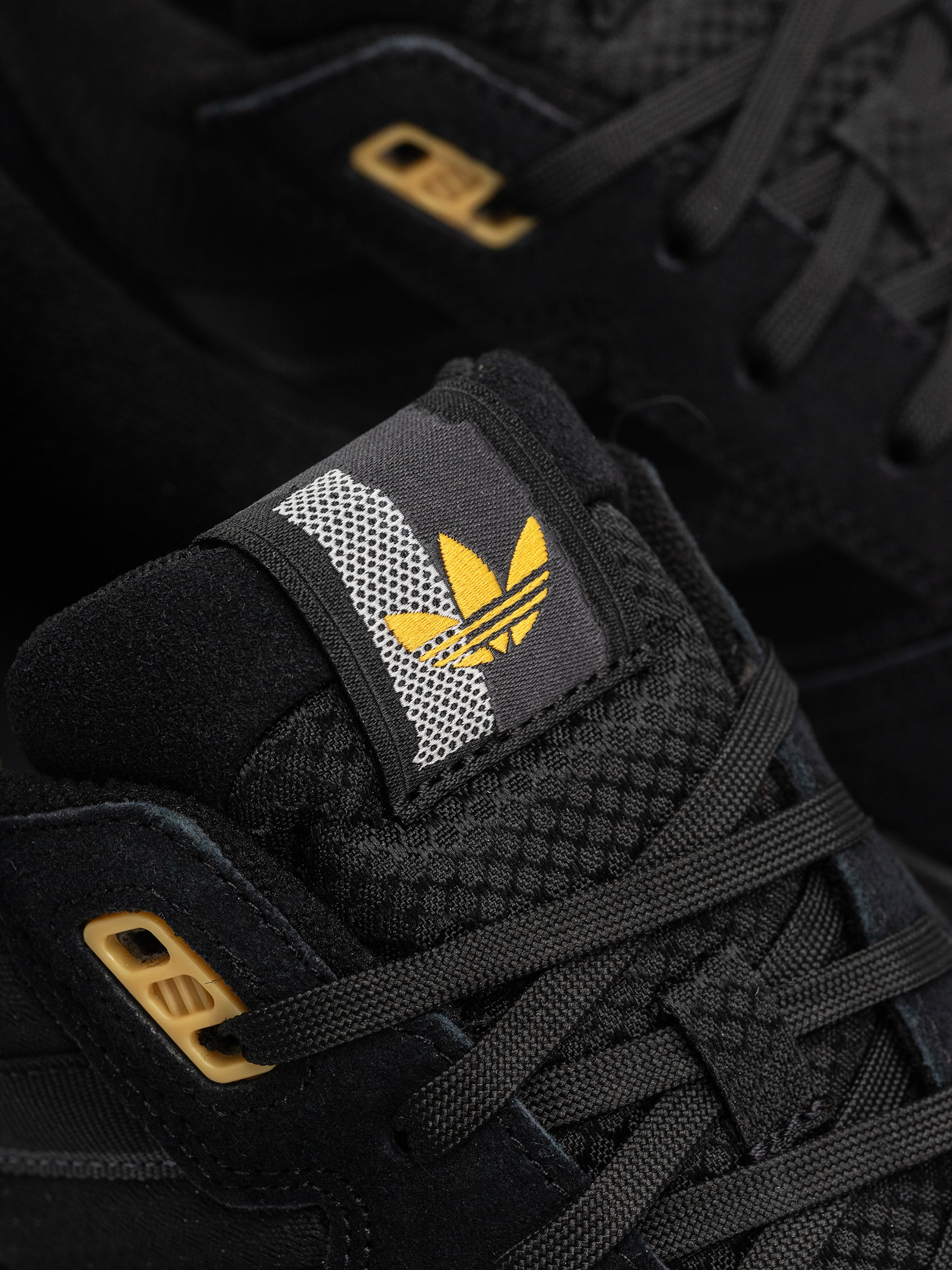 adidas Tekkira Cup Shoes (carbon/carbon/cblack)