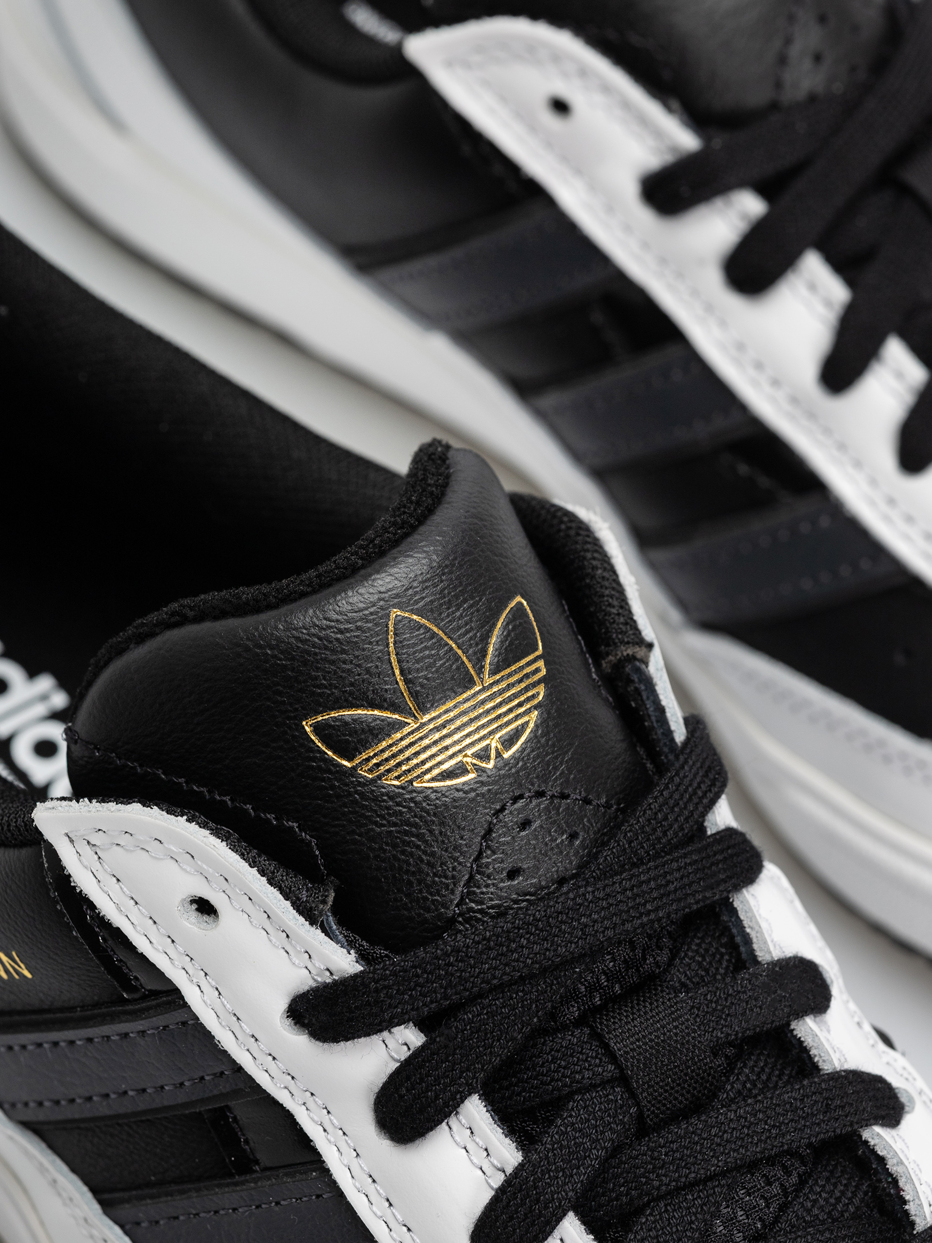 adidas Tyshawn II Shoes (cblack/carbon/ftwwht)