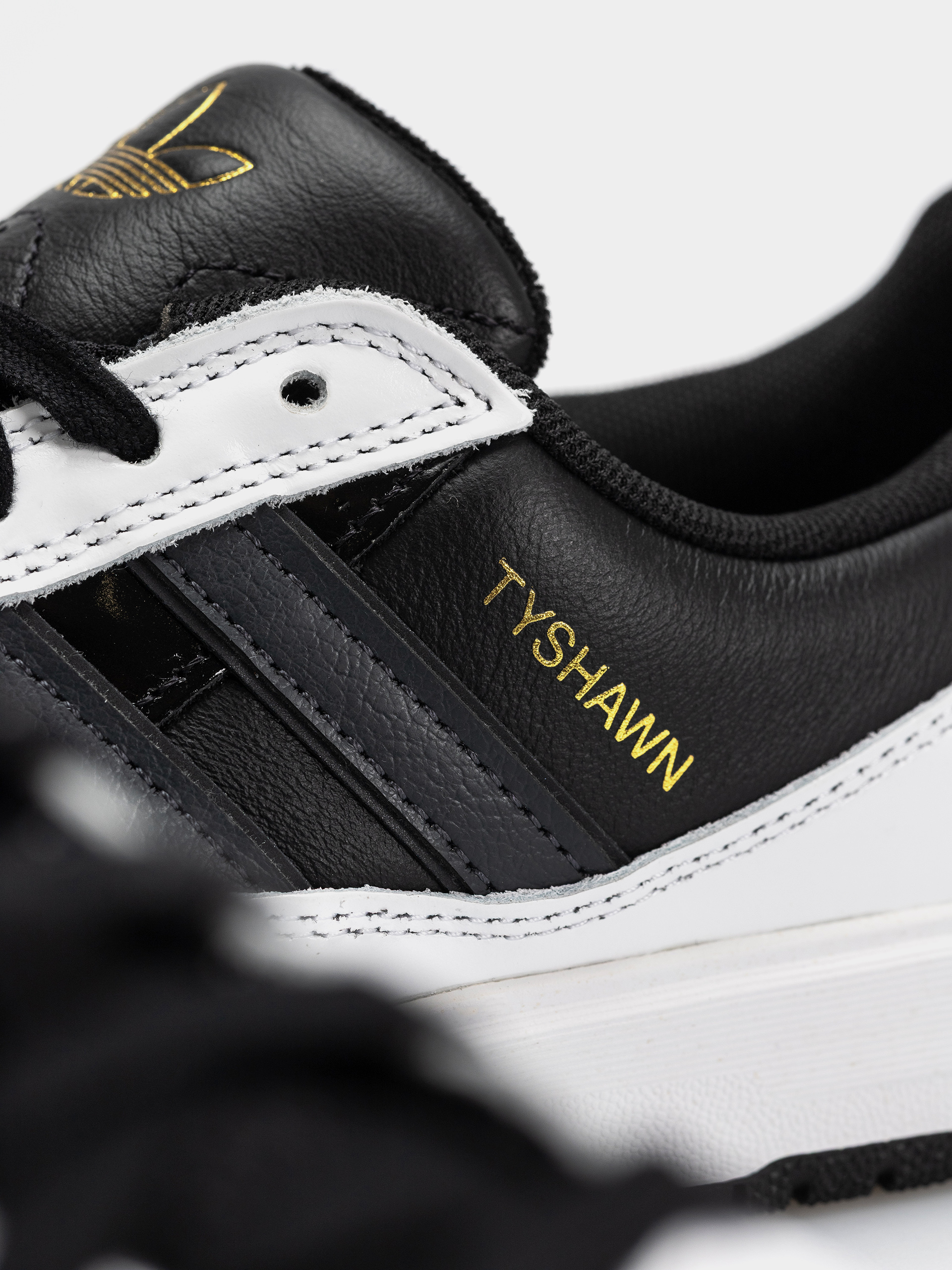 adidas Tyshawn II Schuhe (cblack/carbon/ftwwht)