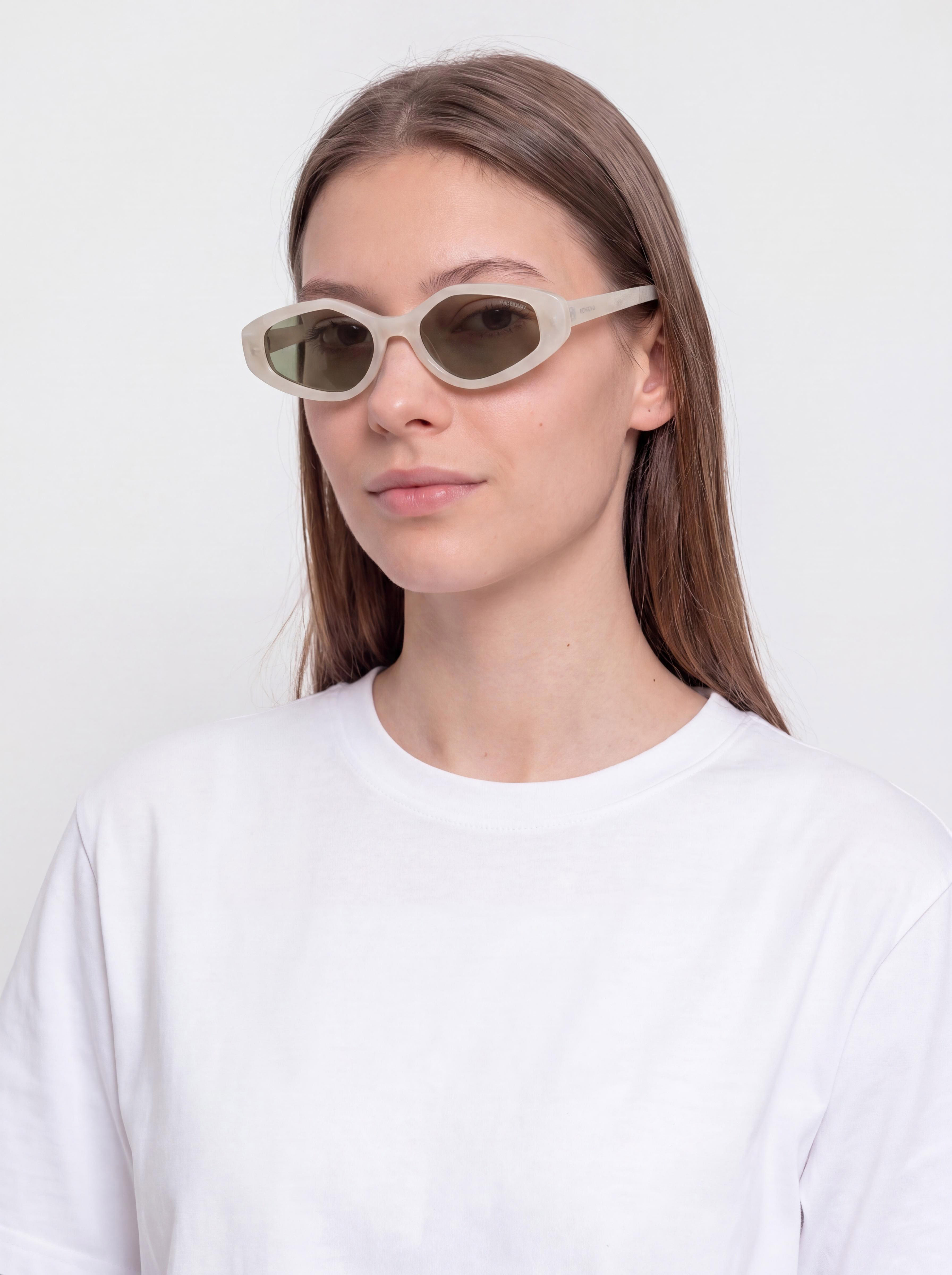 Komono Margot Sonnenbrille (alabaster green)
