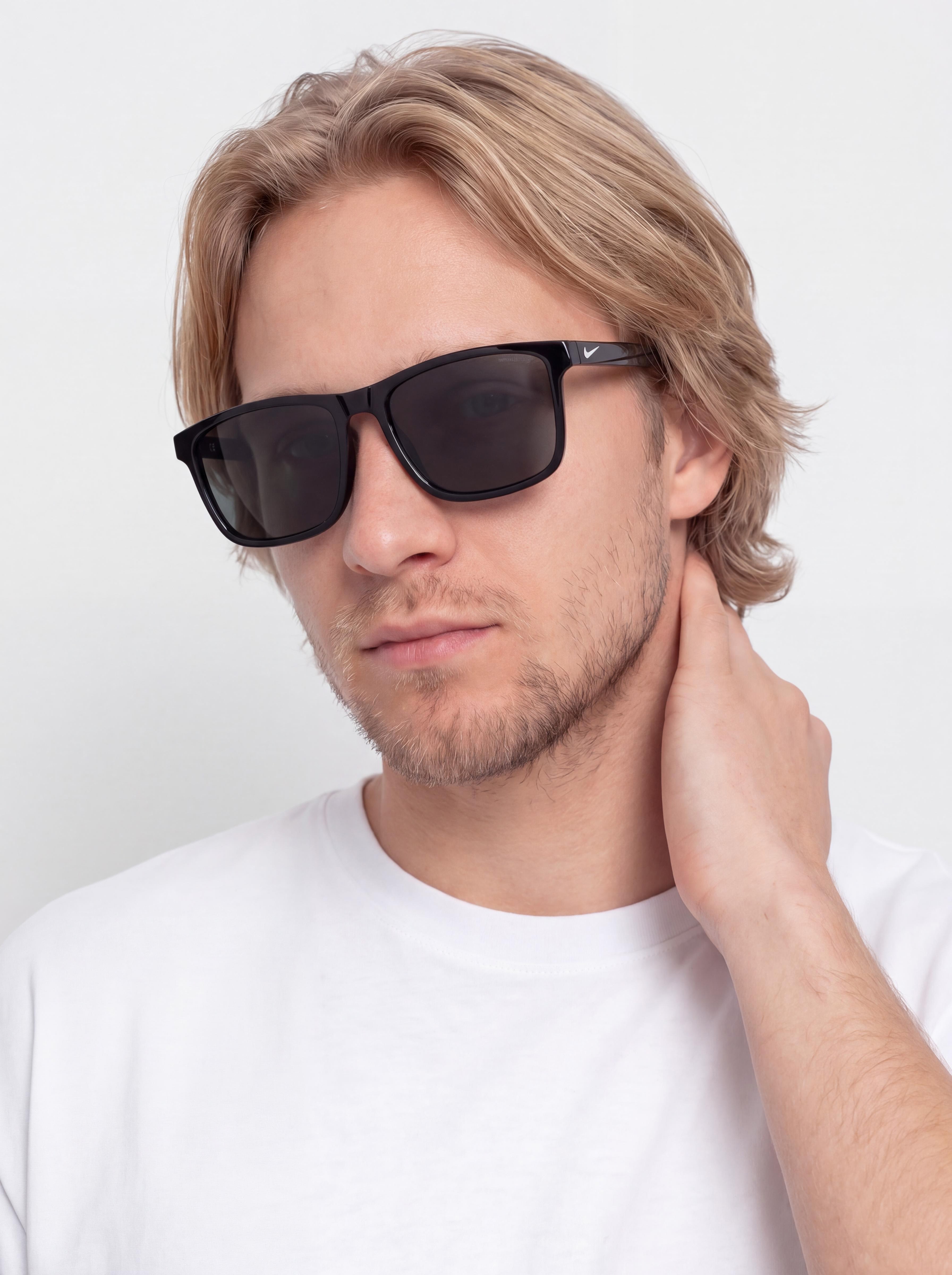 Nike Vital Core P Sunglasses (black/polar green)