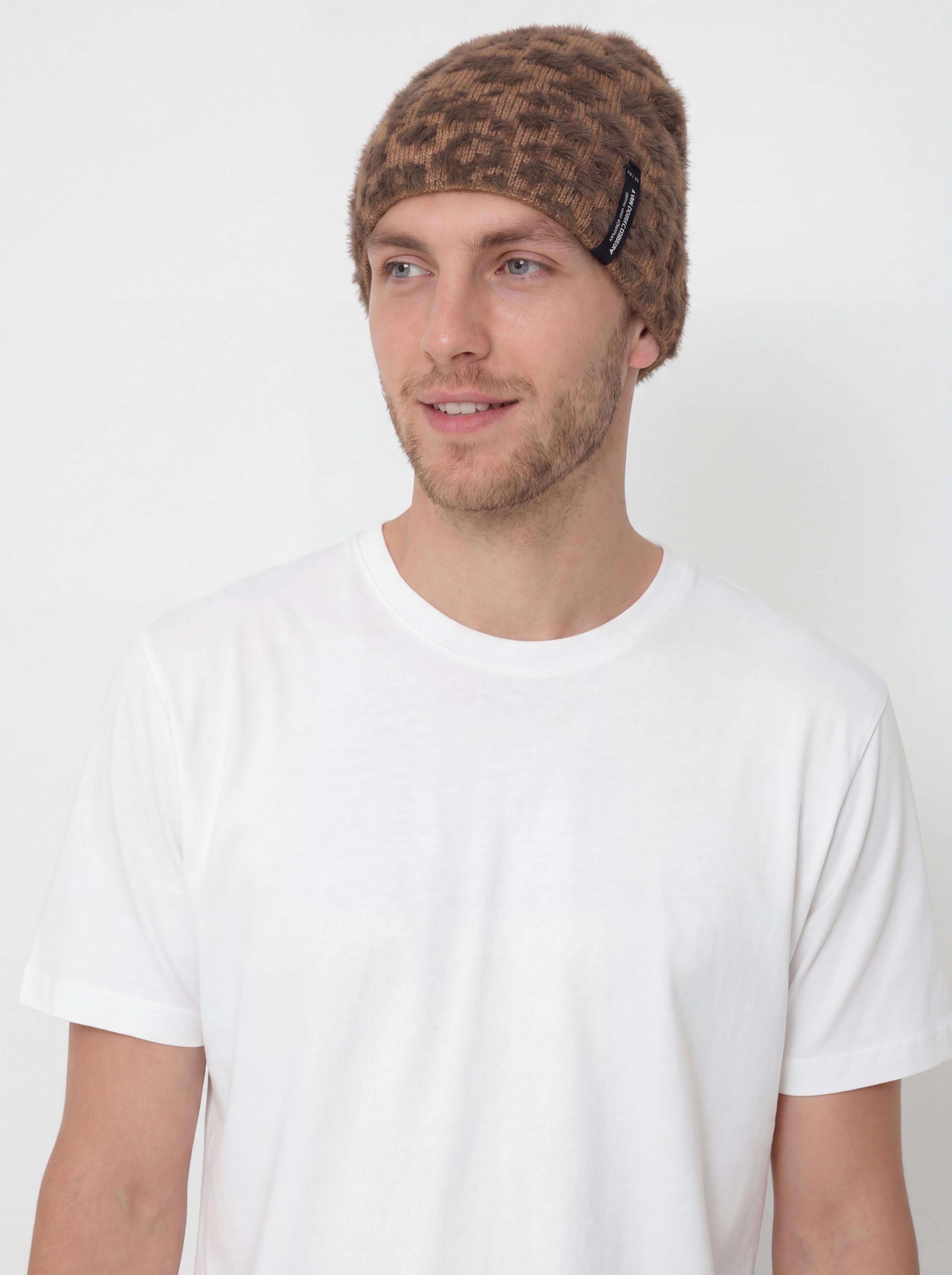 Vans Plaimor Beanie (dachshund)