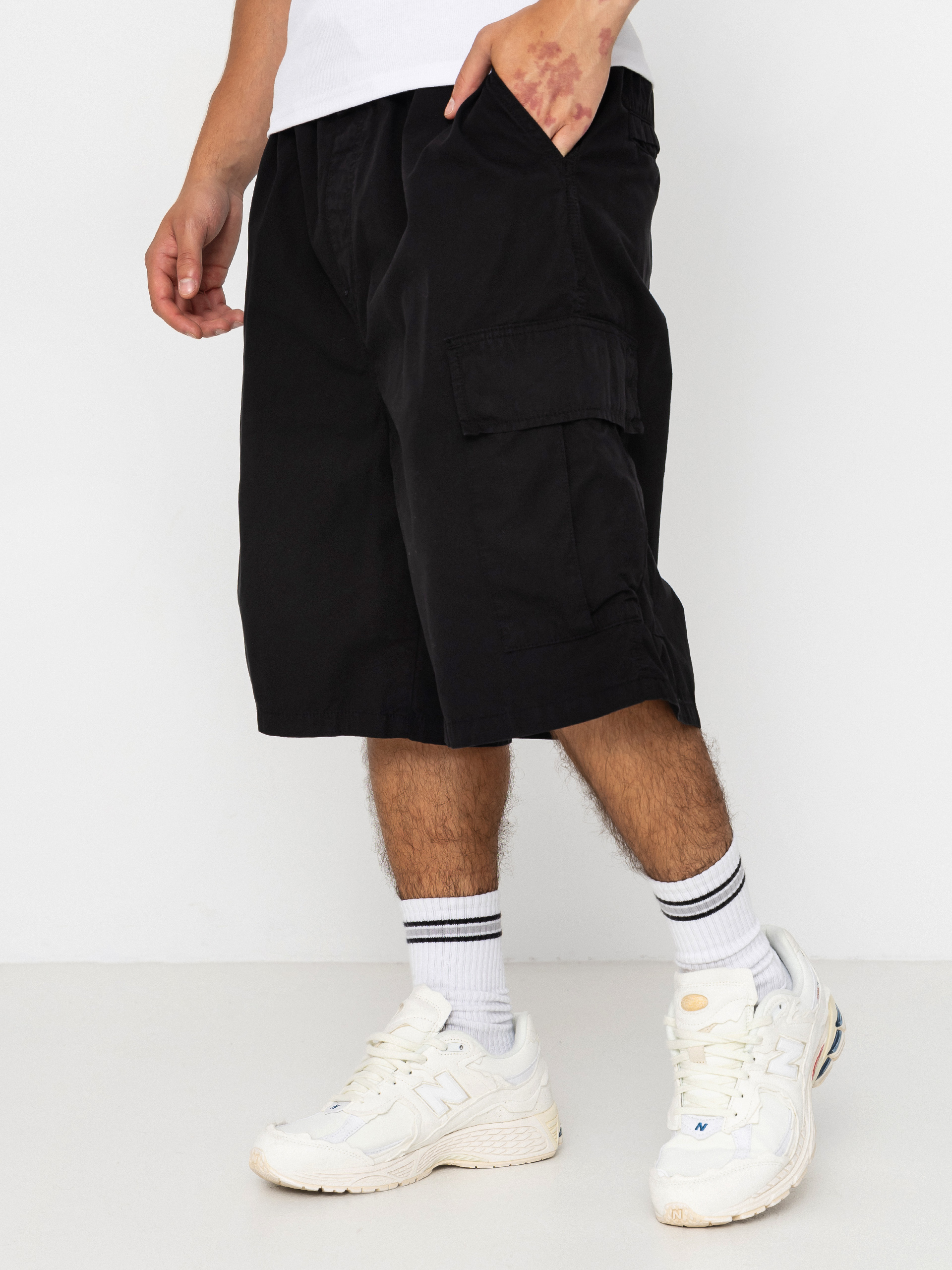 Carhartt WIP Mandler Cargo Shorts (black)
