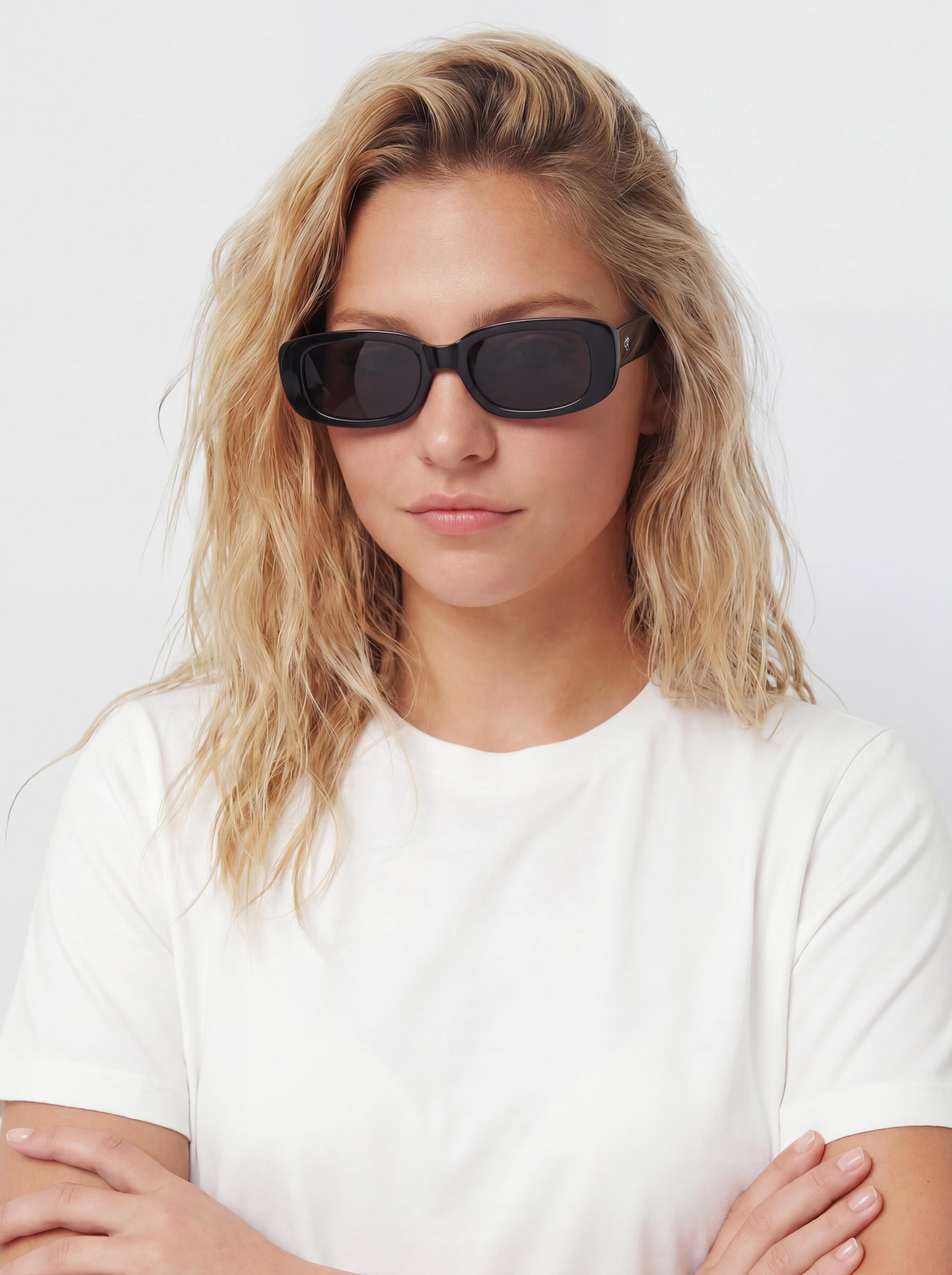 CHPO Nicole Sunglasses (matte black/black)