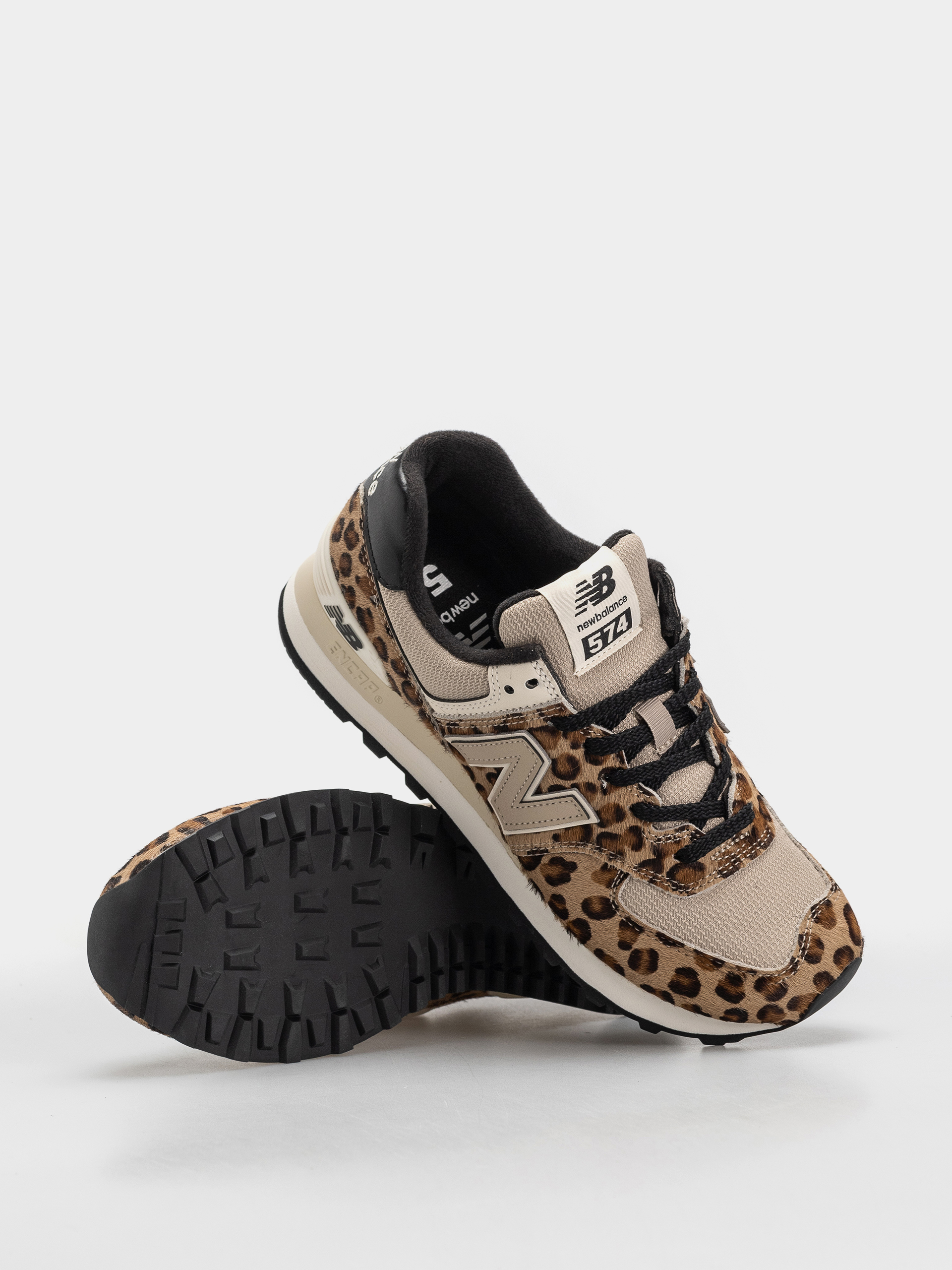 New Balance 574 Wmn Shoes (stoneware/linen/black)