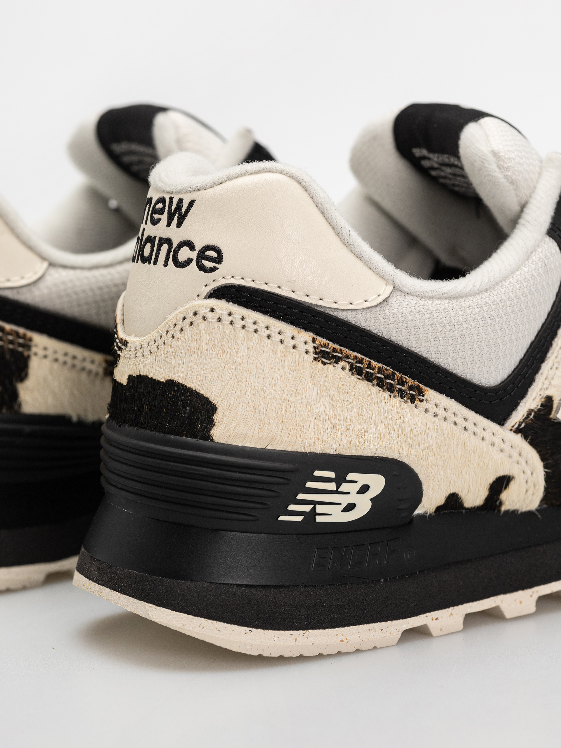 New Balance 574 Wmn Schuhe (black/linen)
