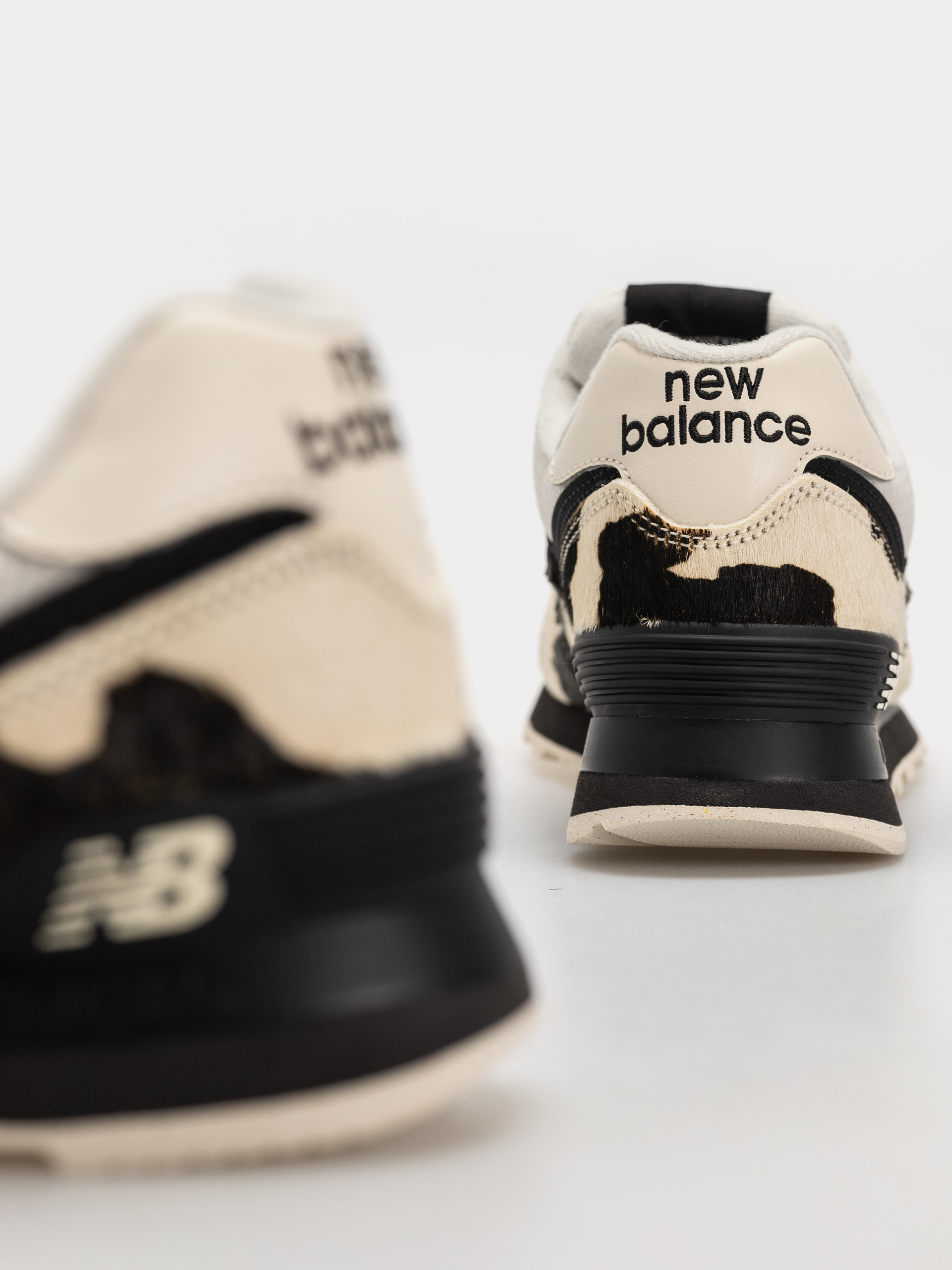 New Balance 574 Wmn Schuhe (black/linen)