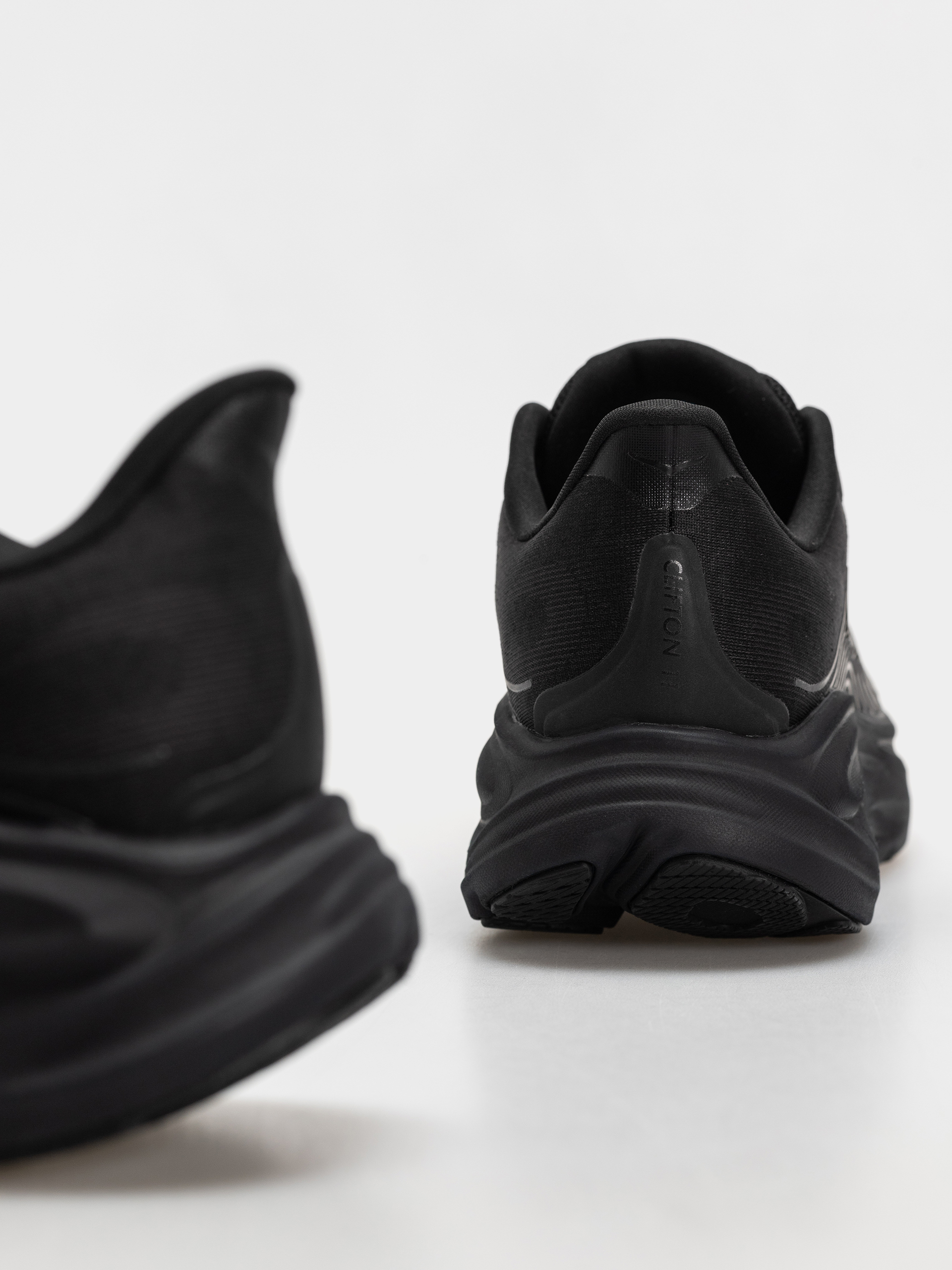 Hoka Clifton 11 Schuhe (black/black)