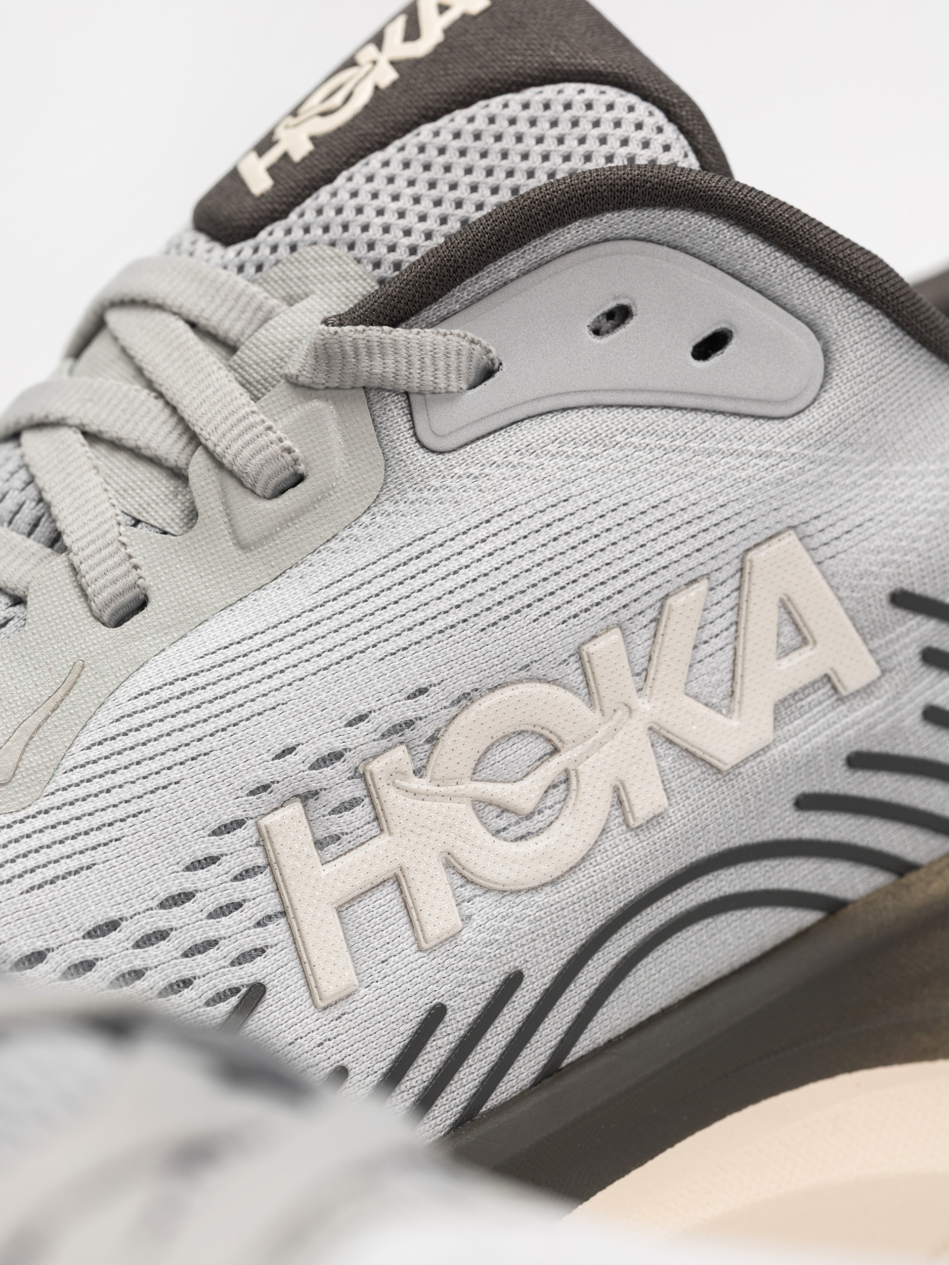 Hoka Clifton 11 Shoes (stardust/alabaster)