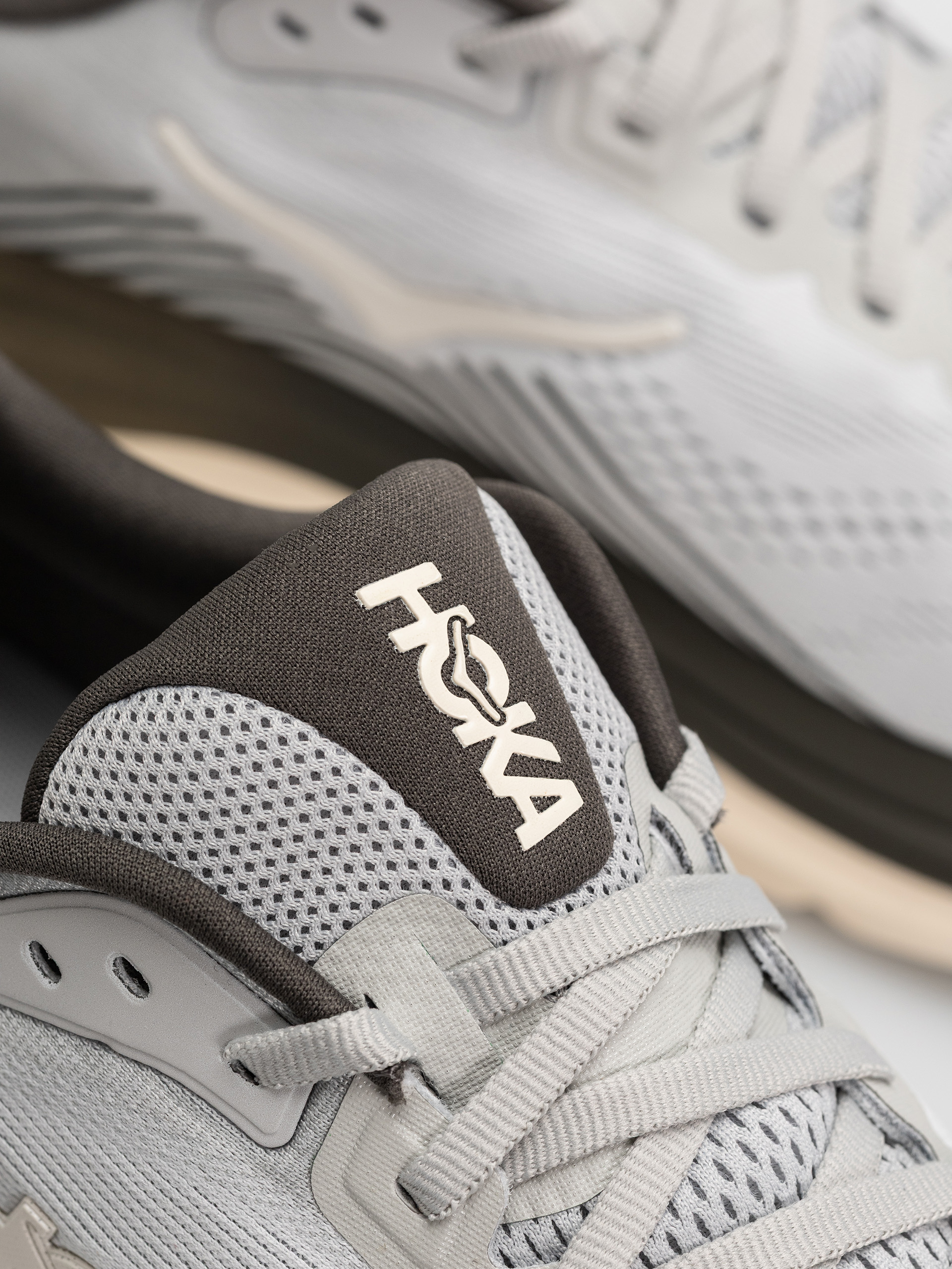 Hoka Clifton 11 Schuhe (stardust/alabaster)