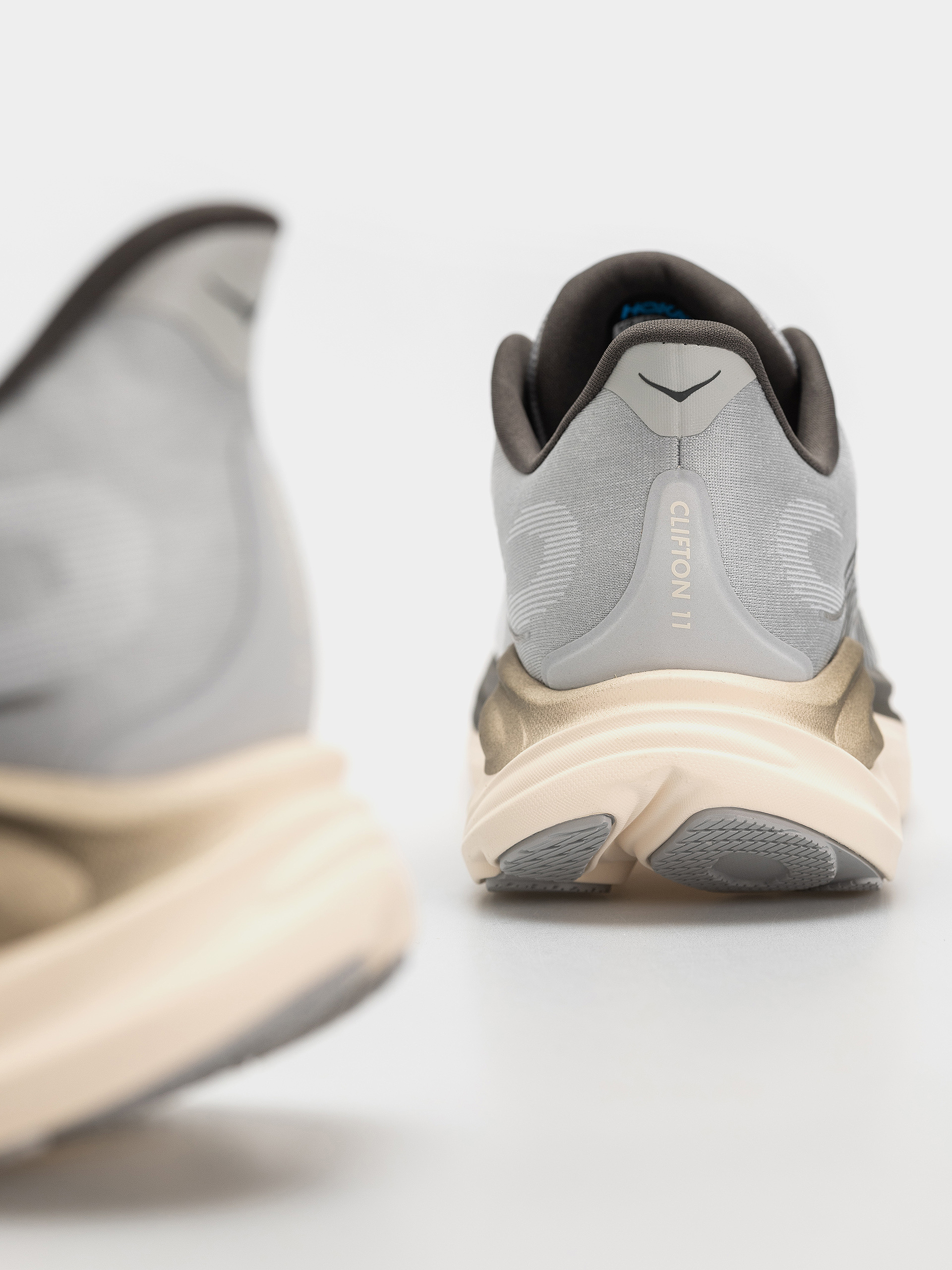 Hoka Clifton 11 Shoes (stardust/alabaster)
