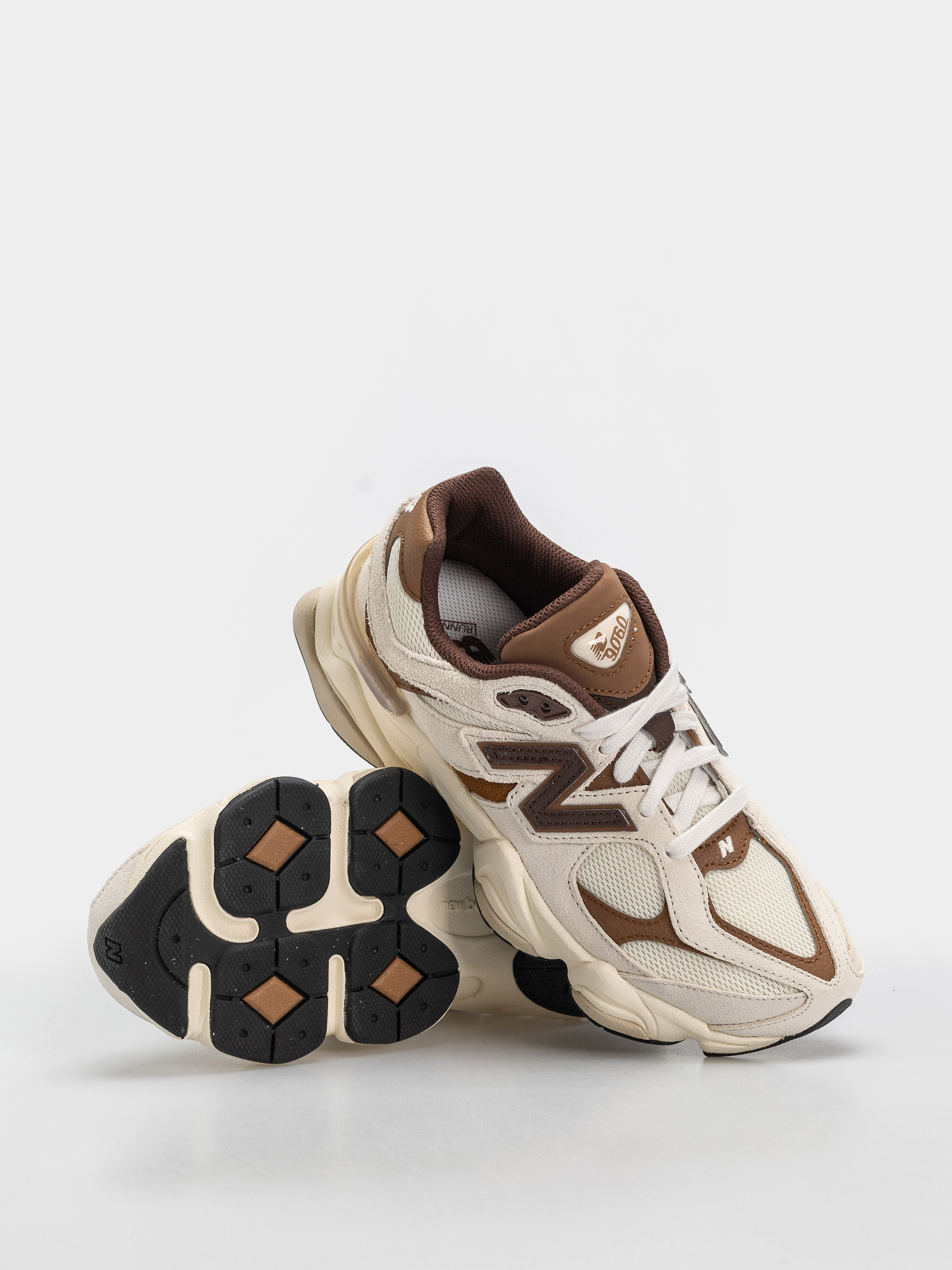 New Balance 9060 JR Shoes (breakfast tea/angora)