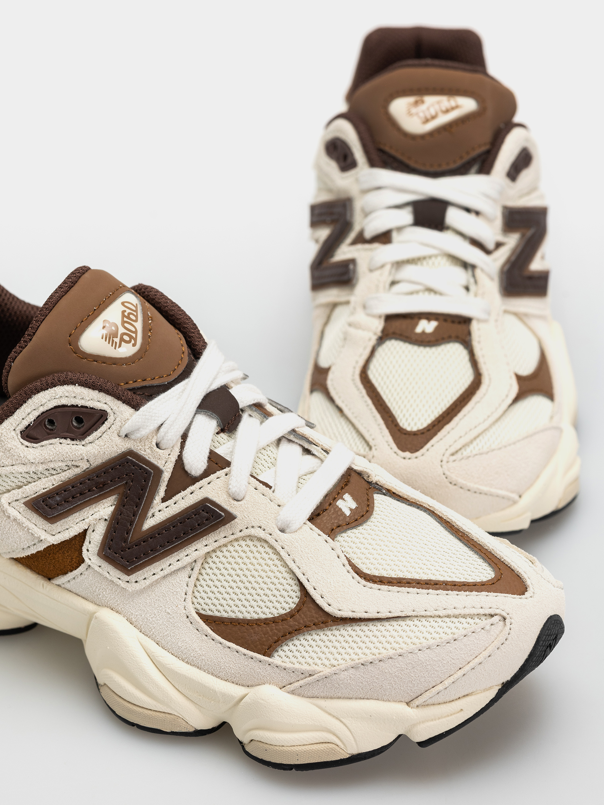New Balance 9060 JR Shoes (breakfast tea/angora)